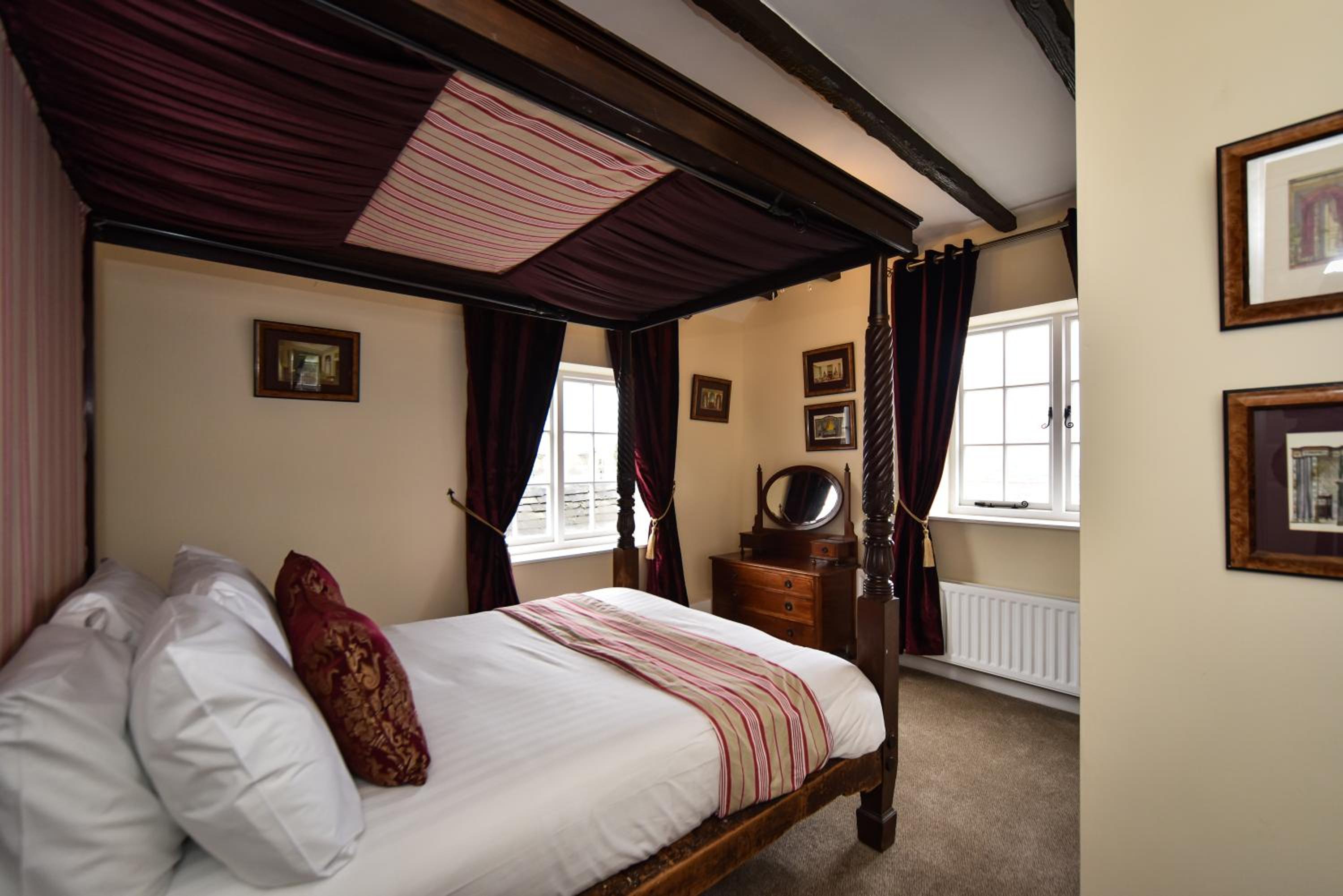 Superior King Suite photo 3