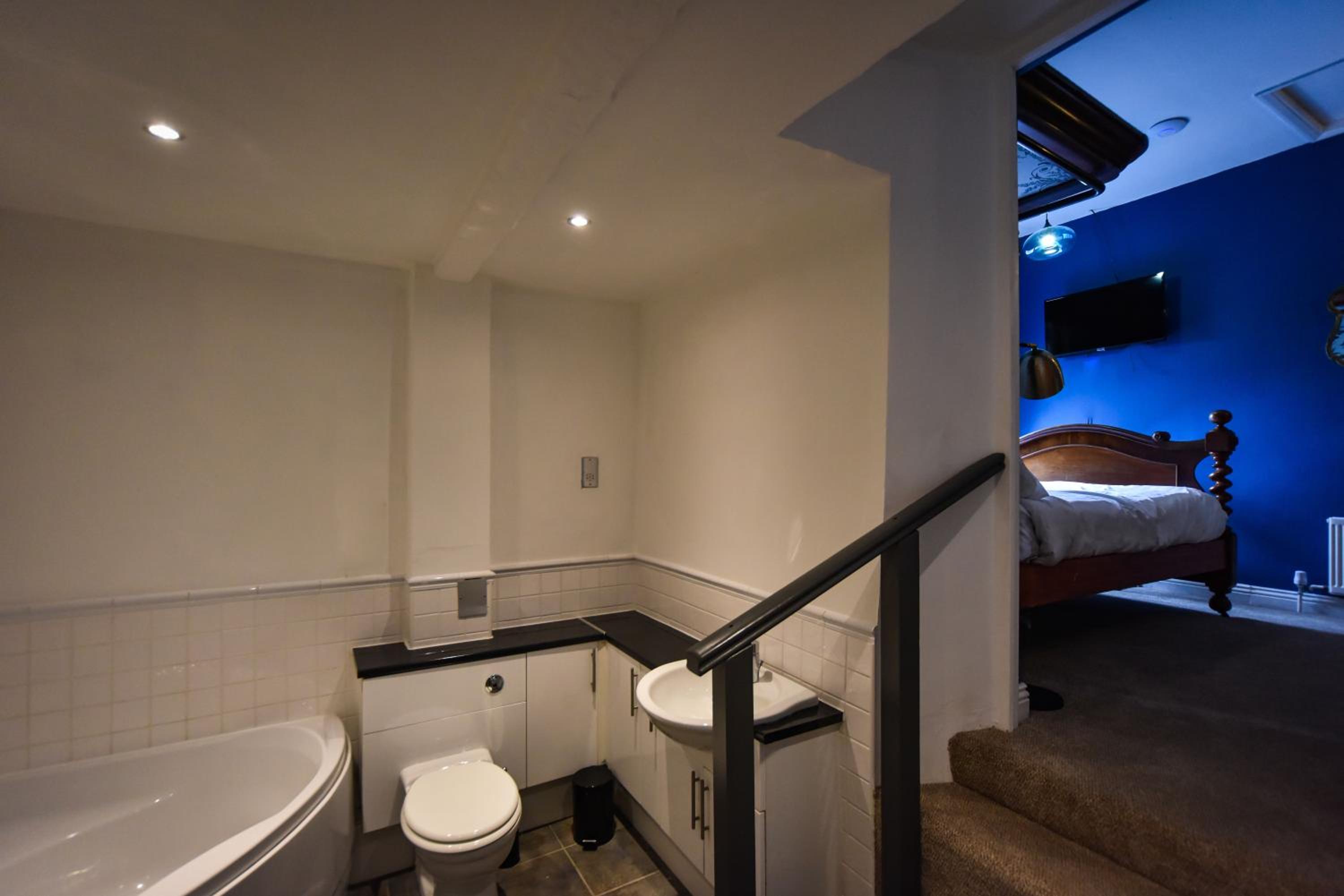 Superior King Room - Photo 4