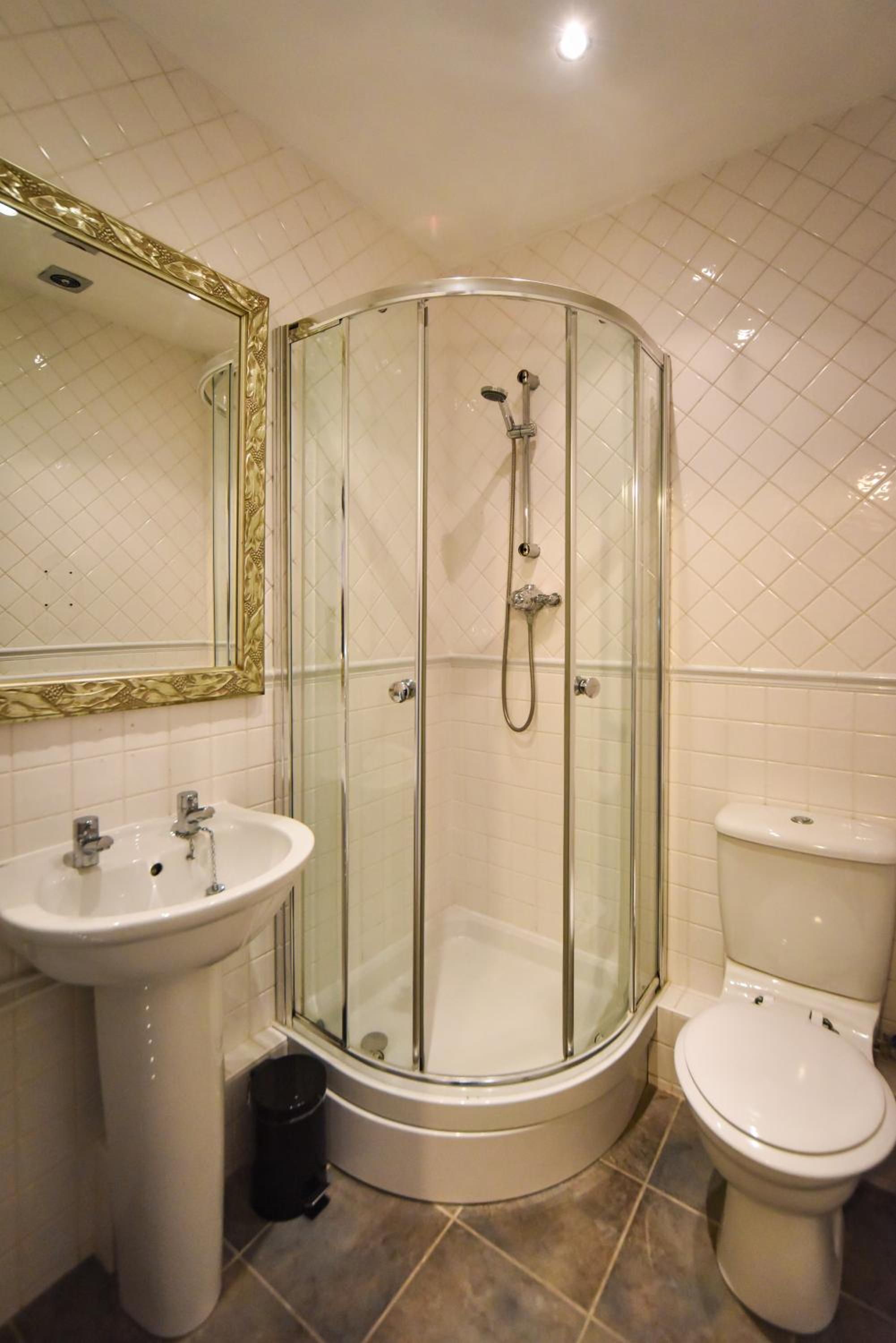 Superior King Room - Photo 5