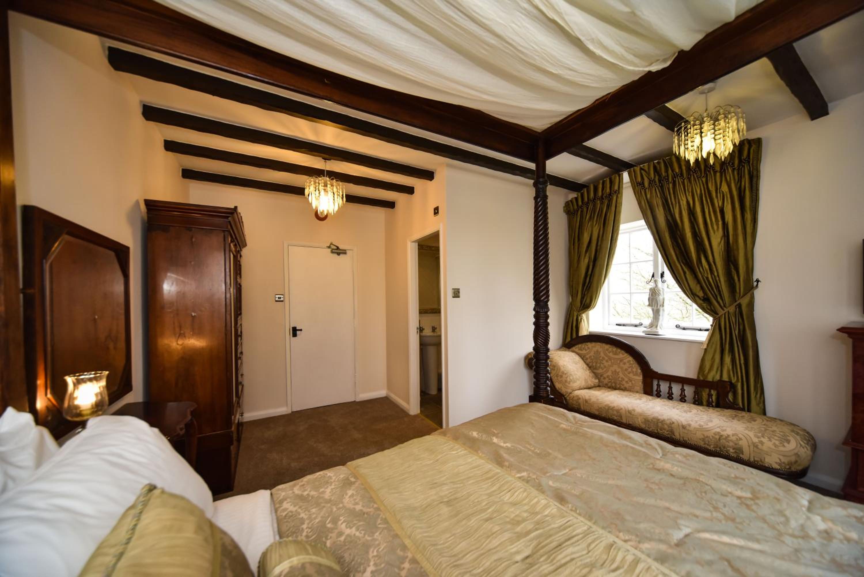 Superior King Room - Photo 7