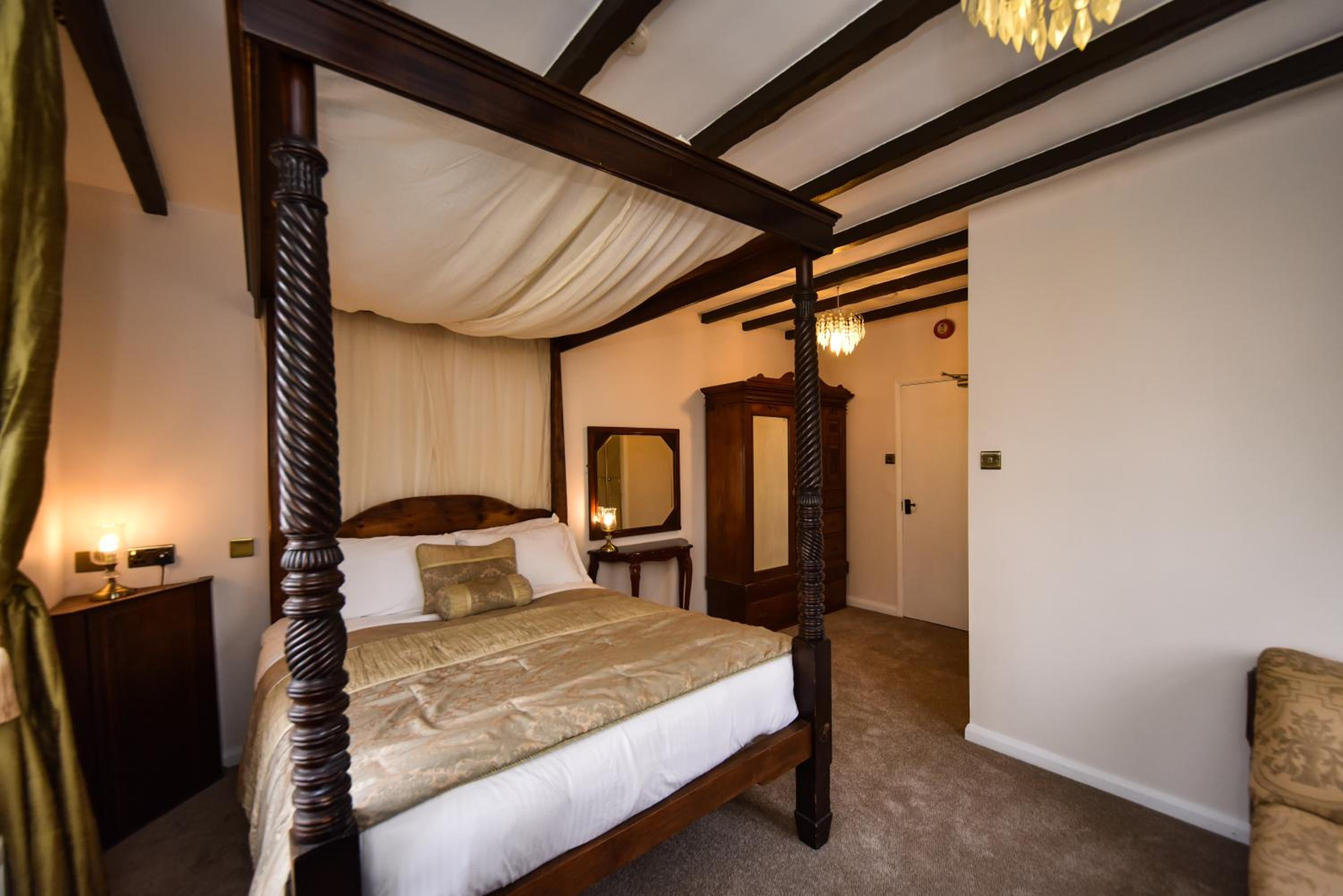 Superior King Room - Photo 8