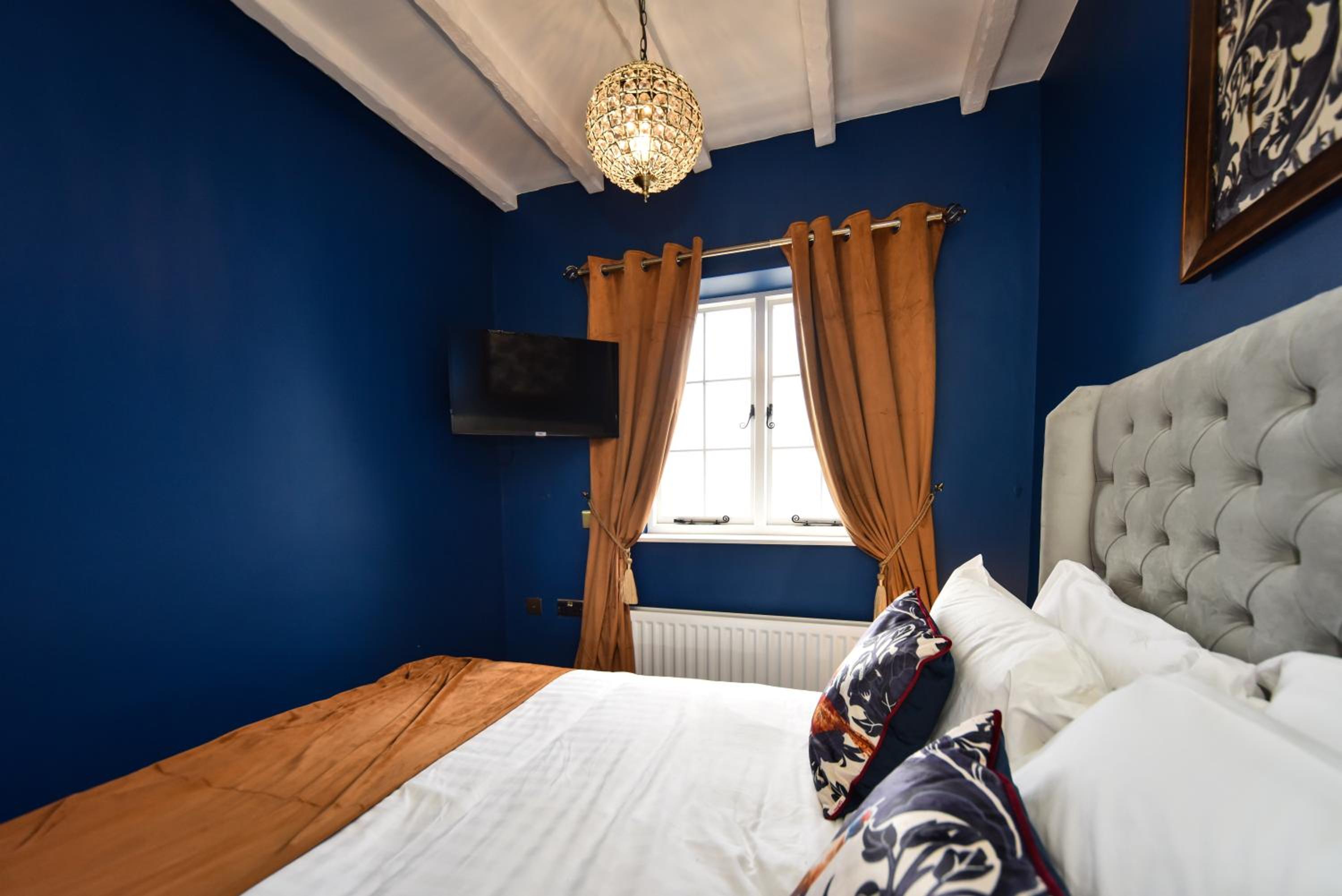 Superior King Room - Photo 10