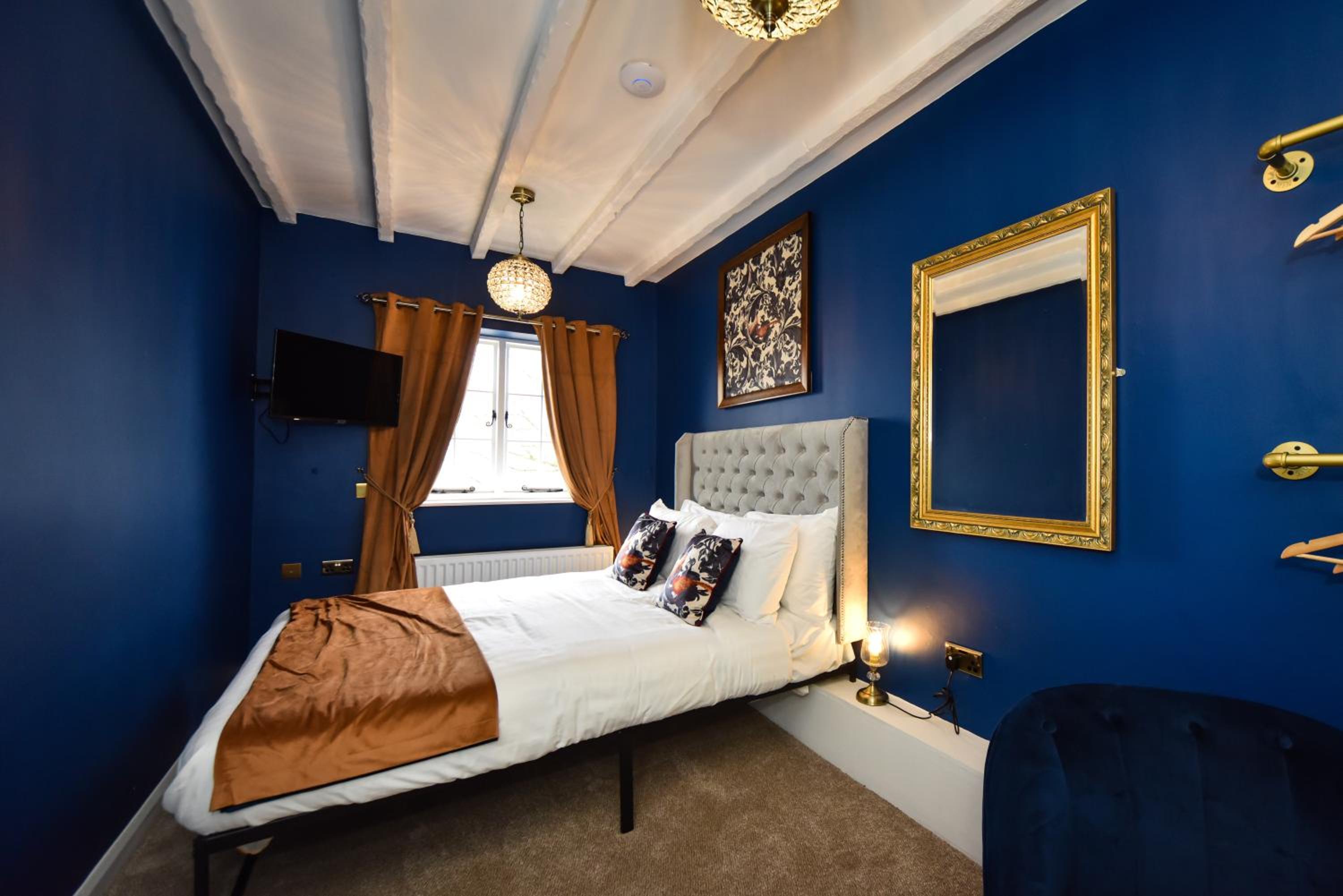 Superior King Room - Photo 11