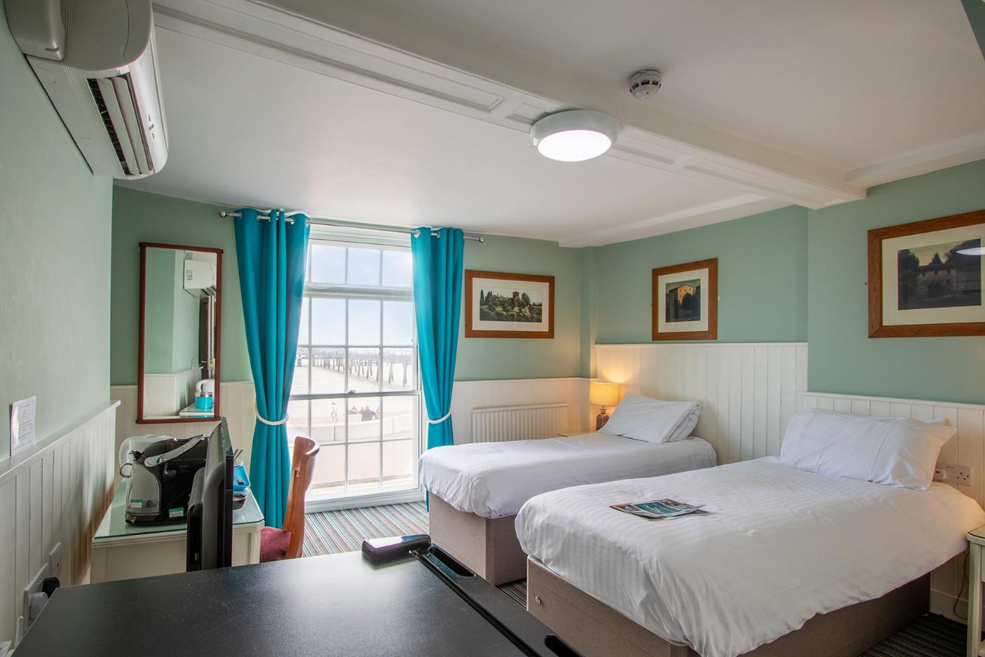 Double or Twin Room with Sea View
