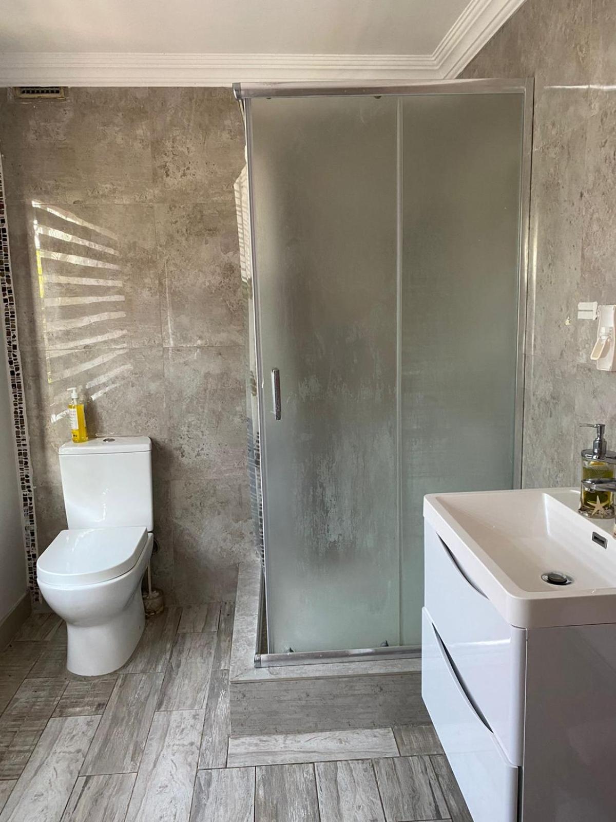 Deluxe Double Room with Shower - Photo 21