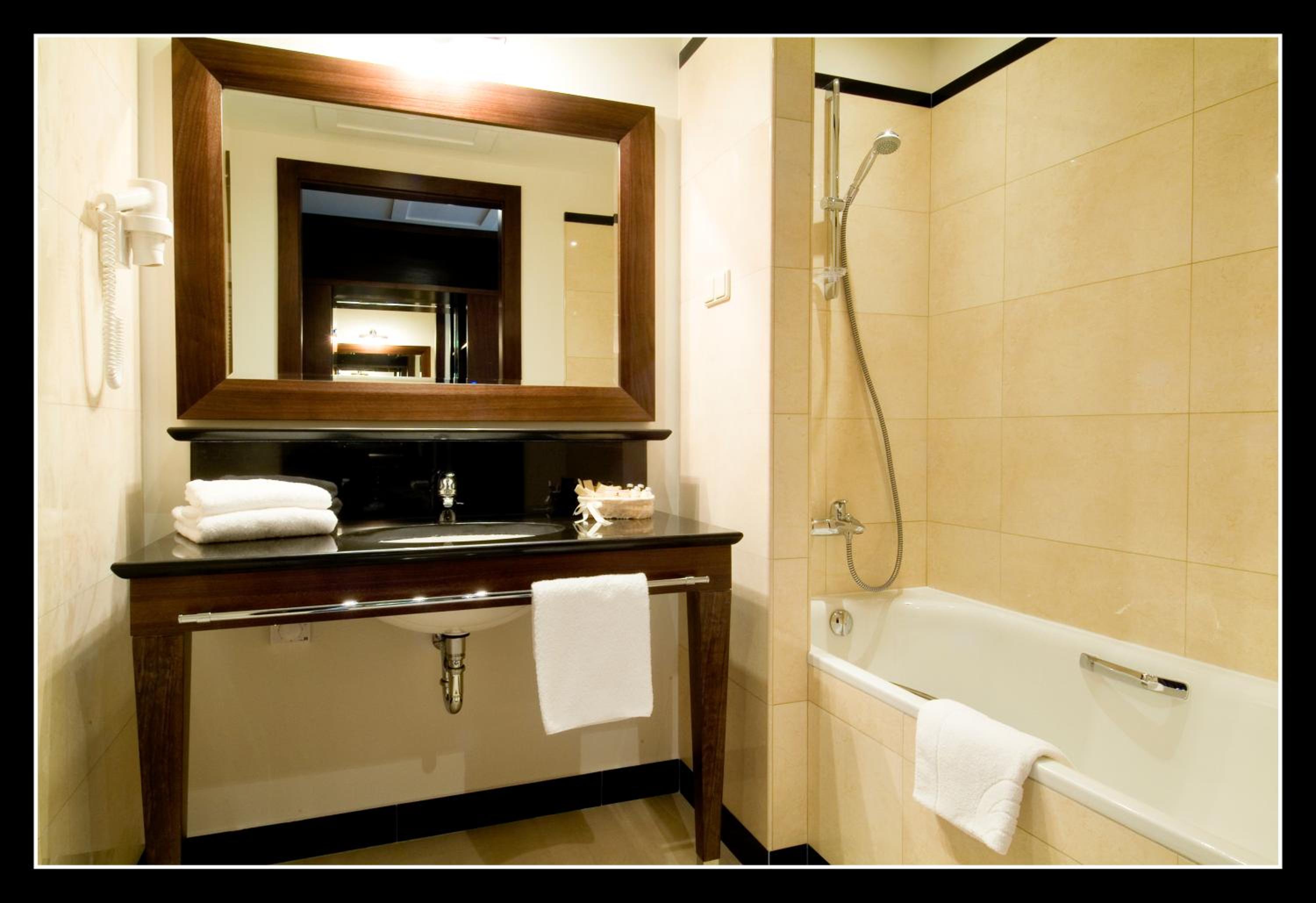 Classic Twin Room - Photo 2