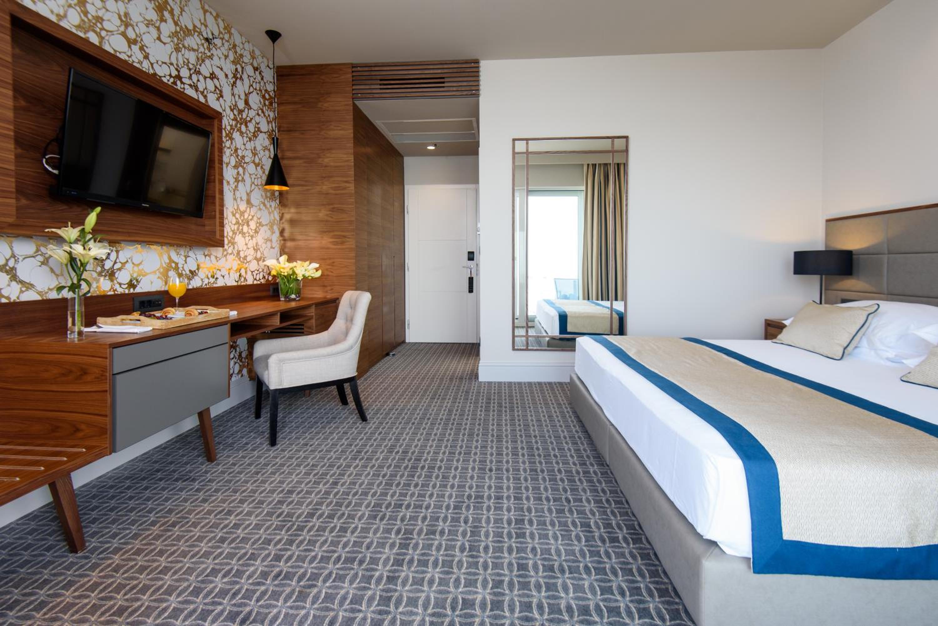 Luxury Room with Balcony