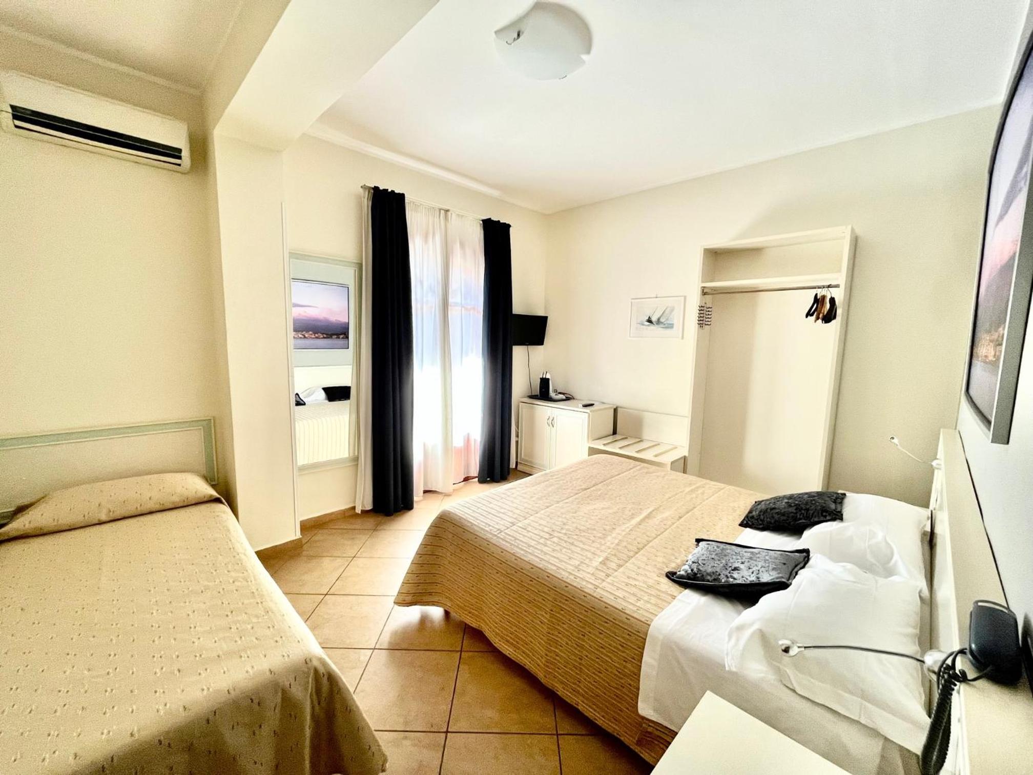 Classic Triple Room photo 2