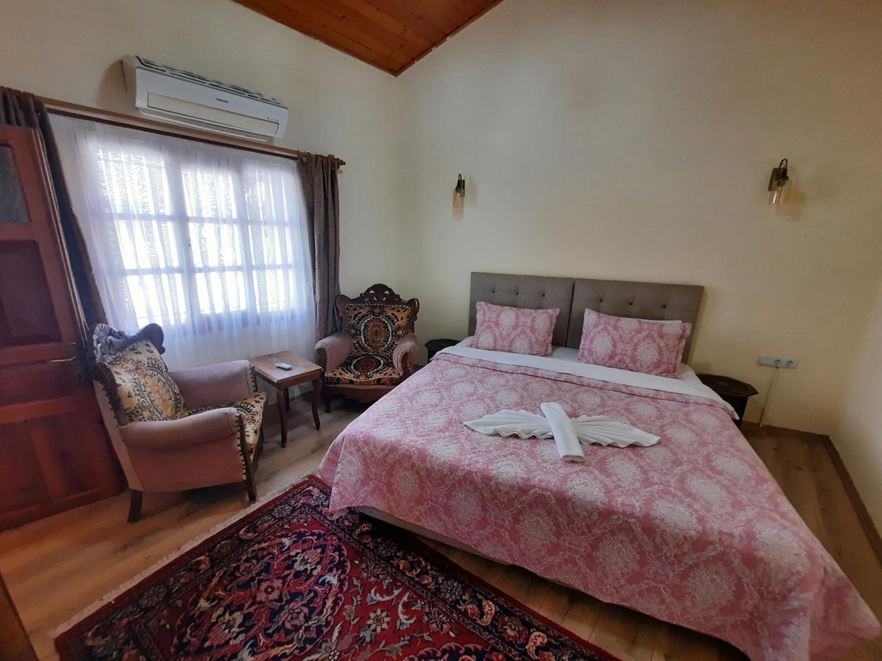 Deluxe Family Room photo 3