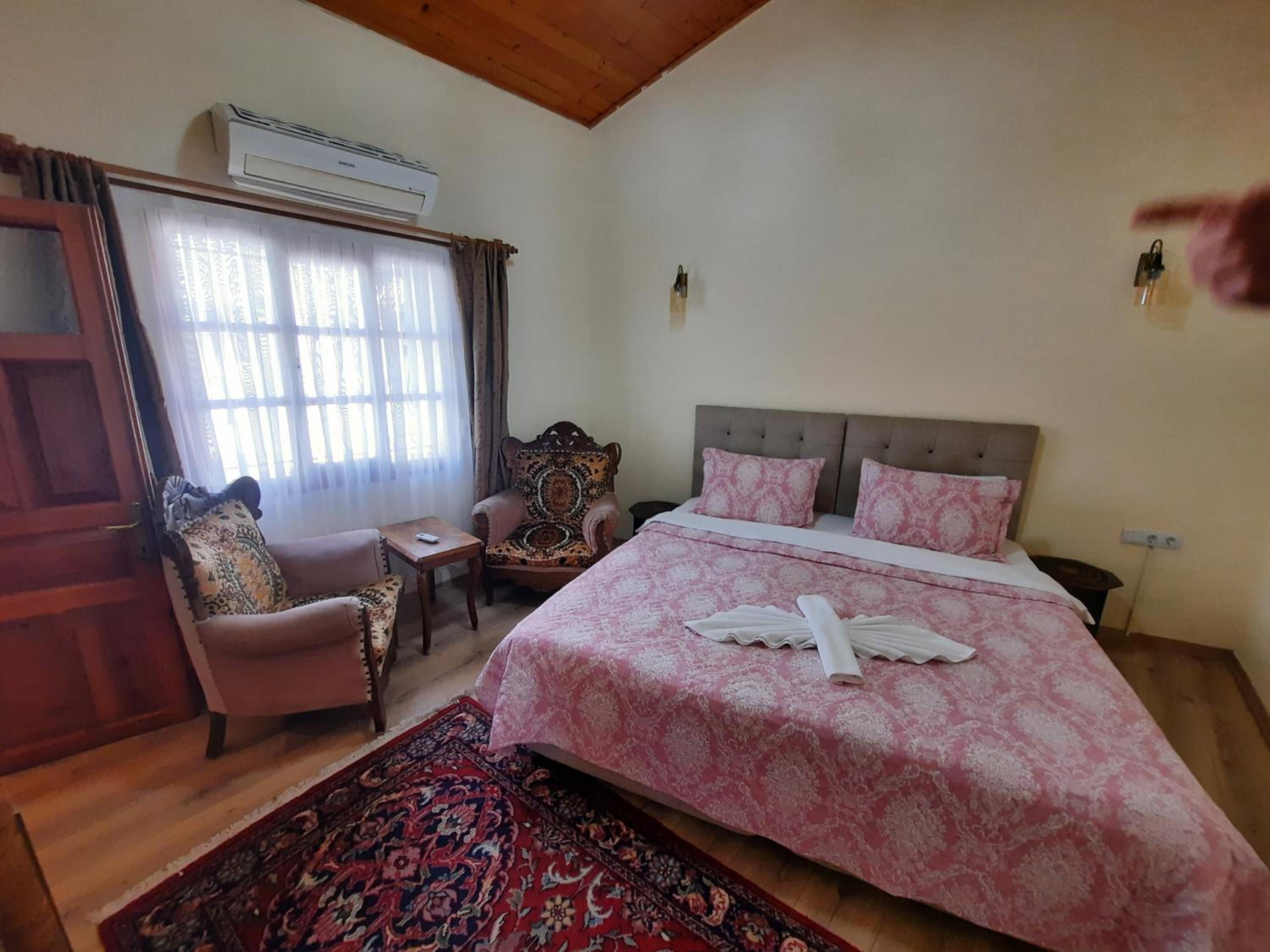 Deluxe Family Room photo 1