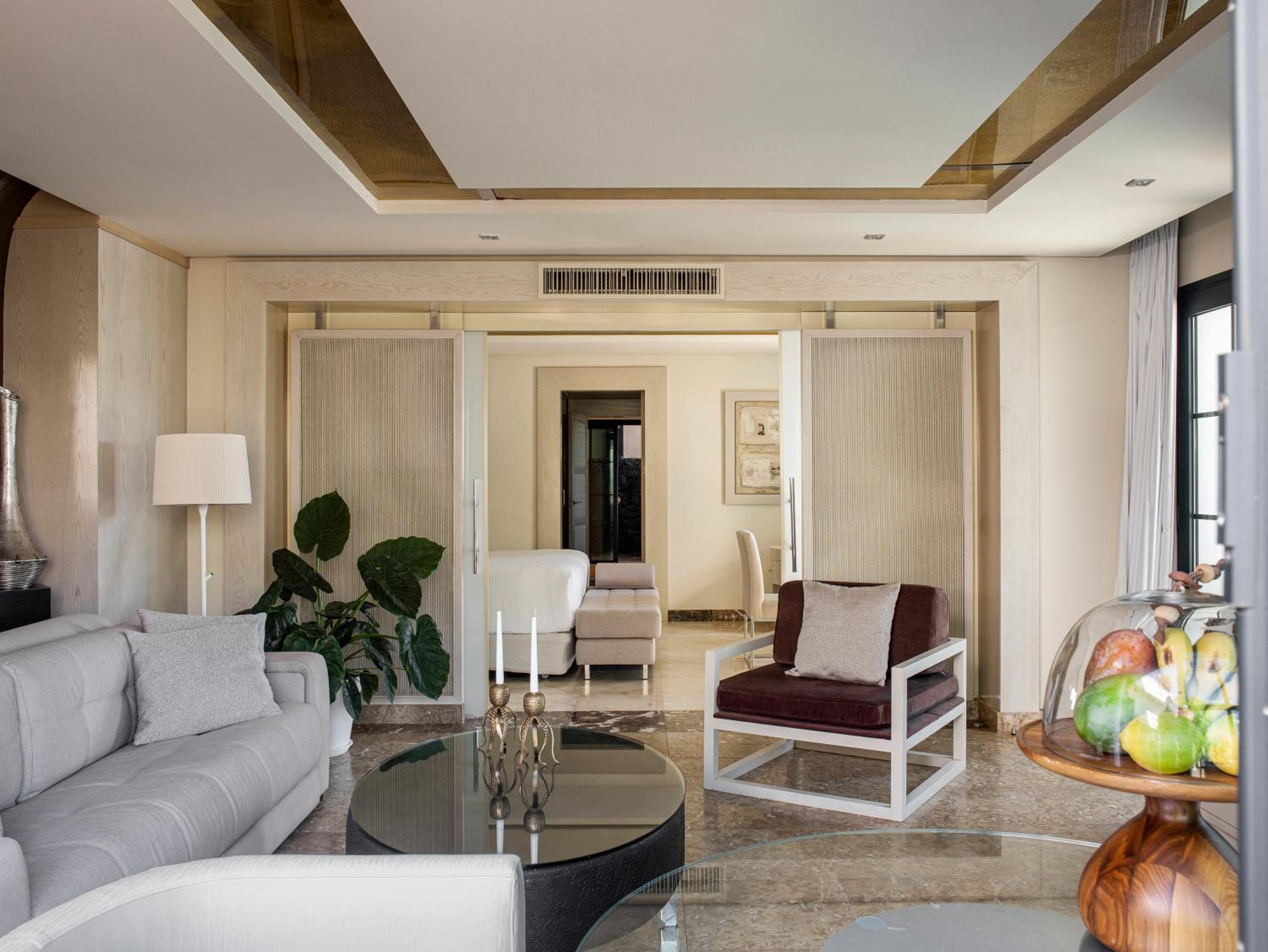 Redlevel Villa with Private Pool - Photo 5