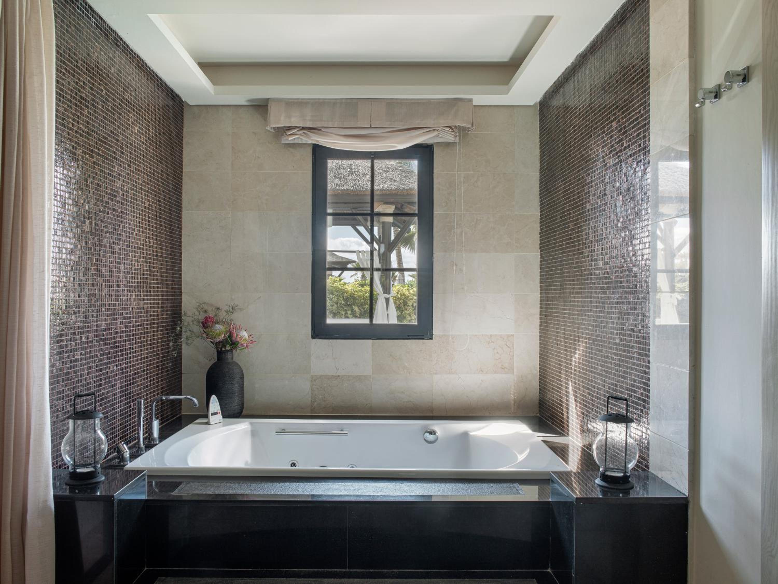 Redlevel Villa with Private Pool - Photo 9