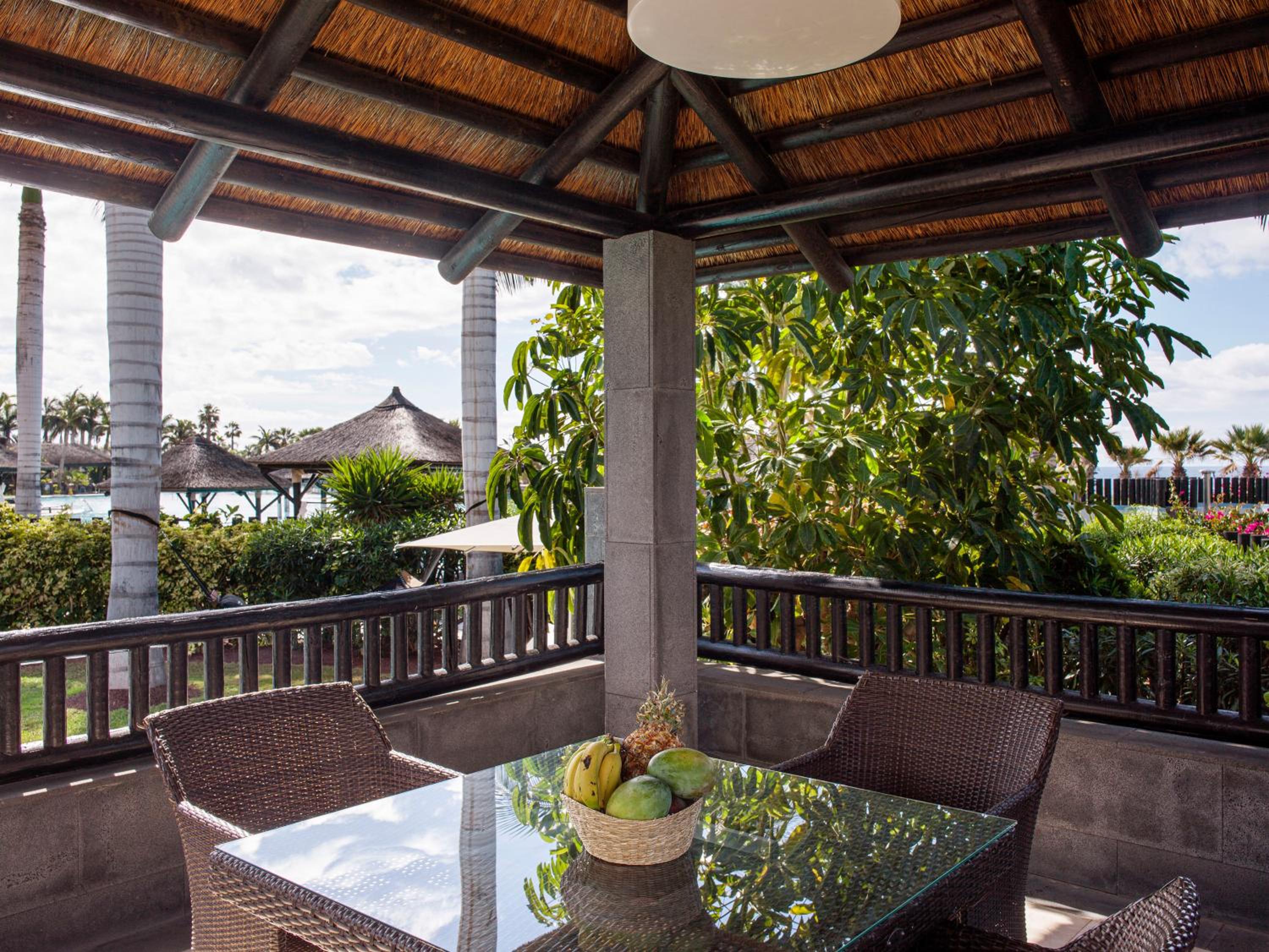 Redlevel Villa with Private Pool - Photo 13