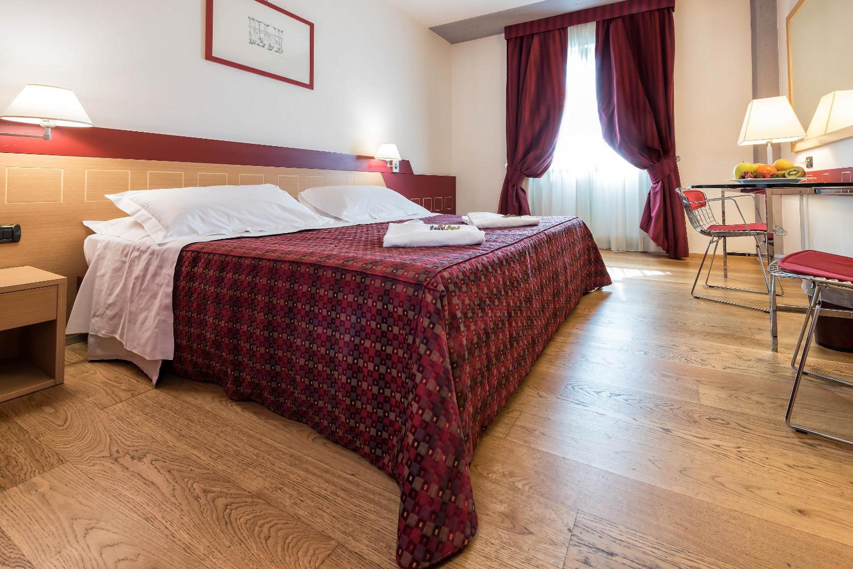 Standard Double or Twin Room - Photo 2