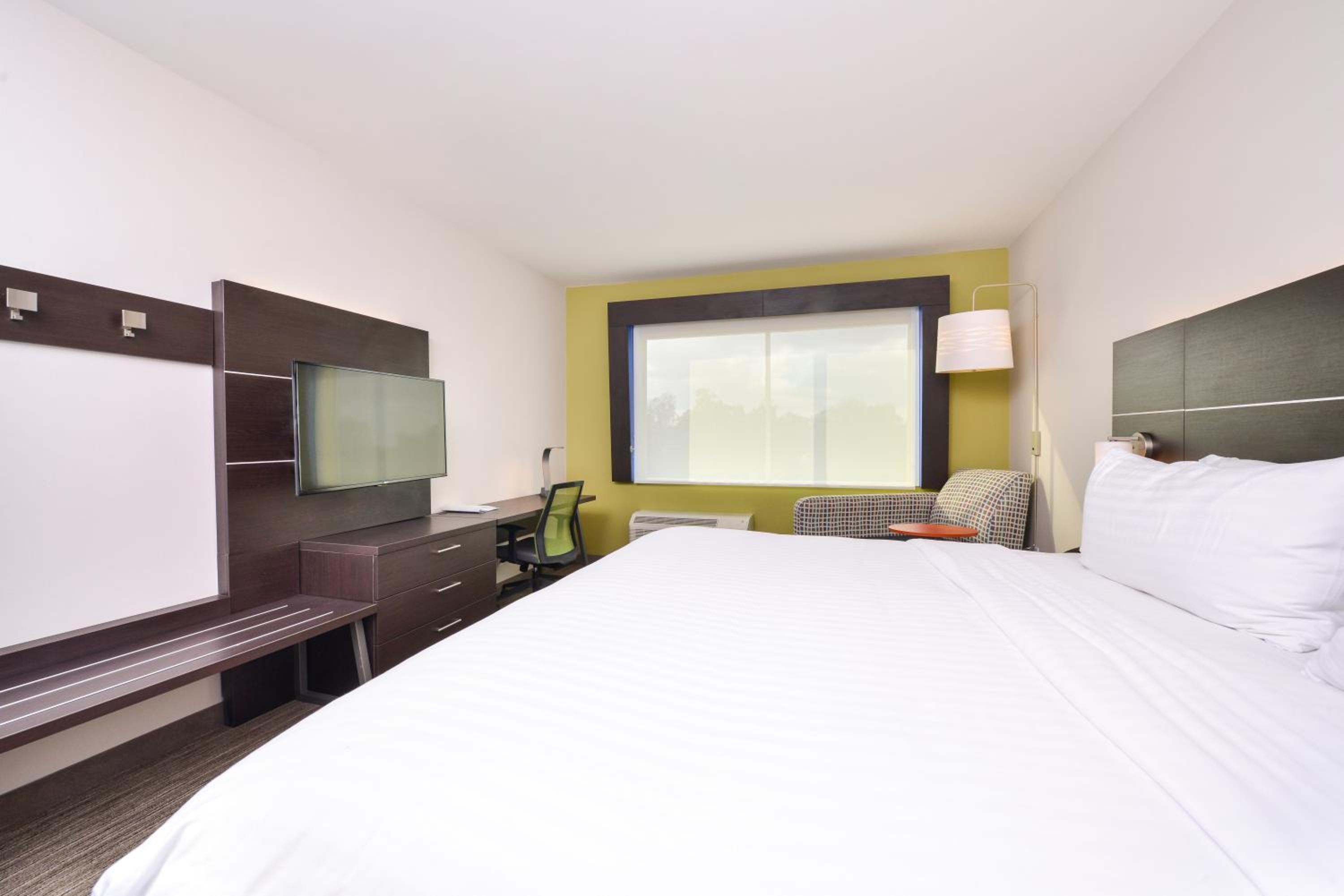 Standard King Room photo 3