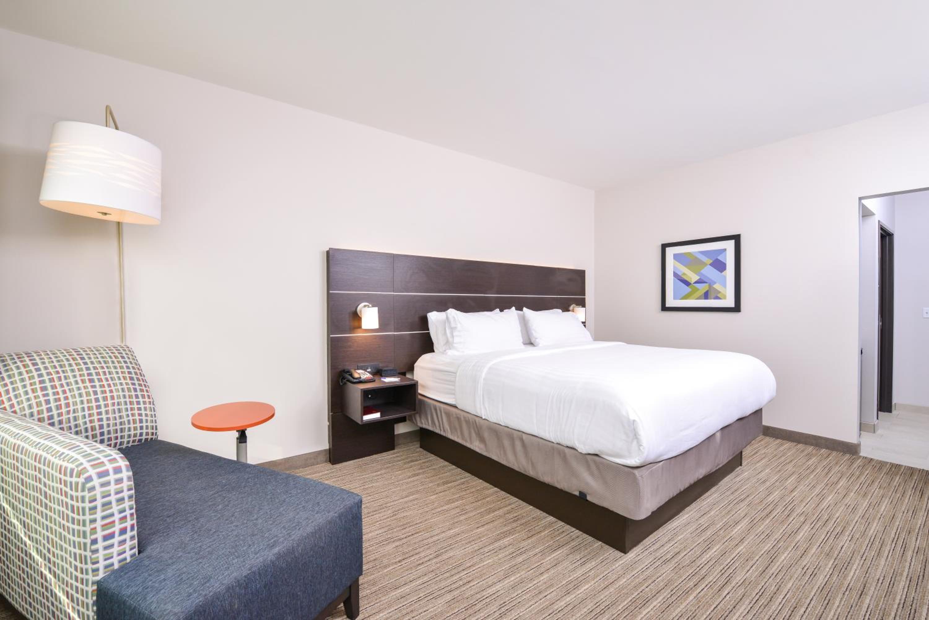 Standard King Room photo 1