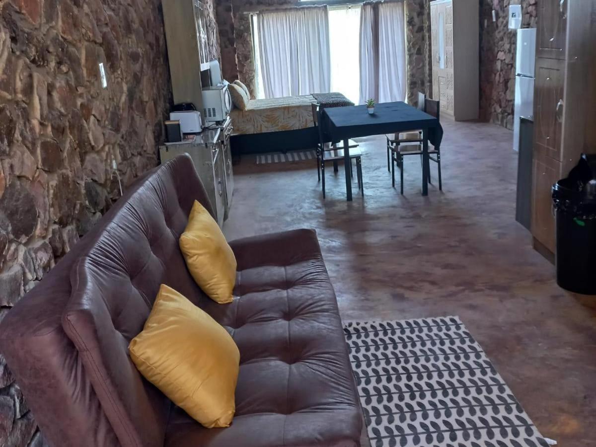 Budget Twin Room - Photo 2