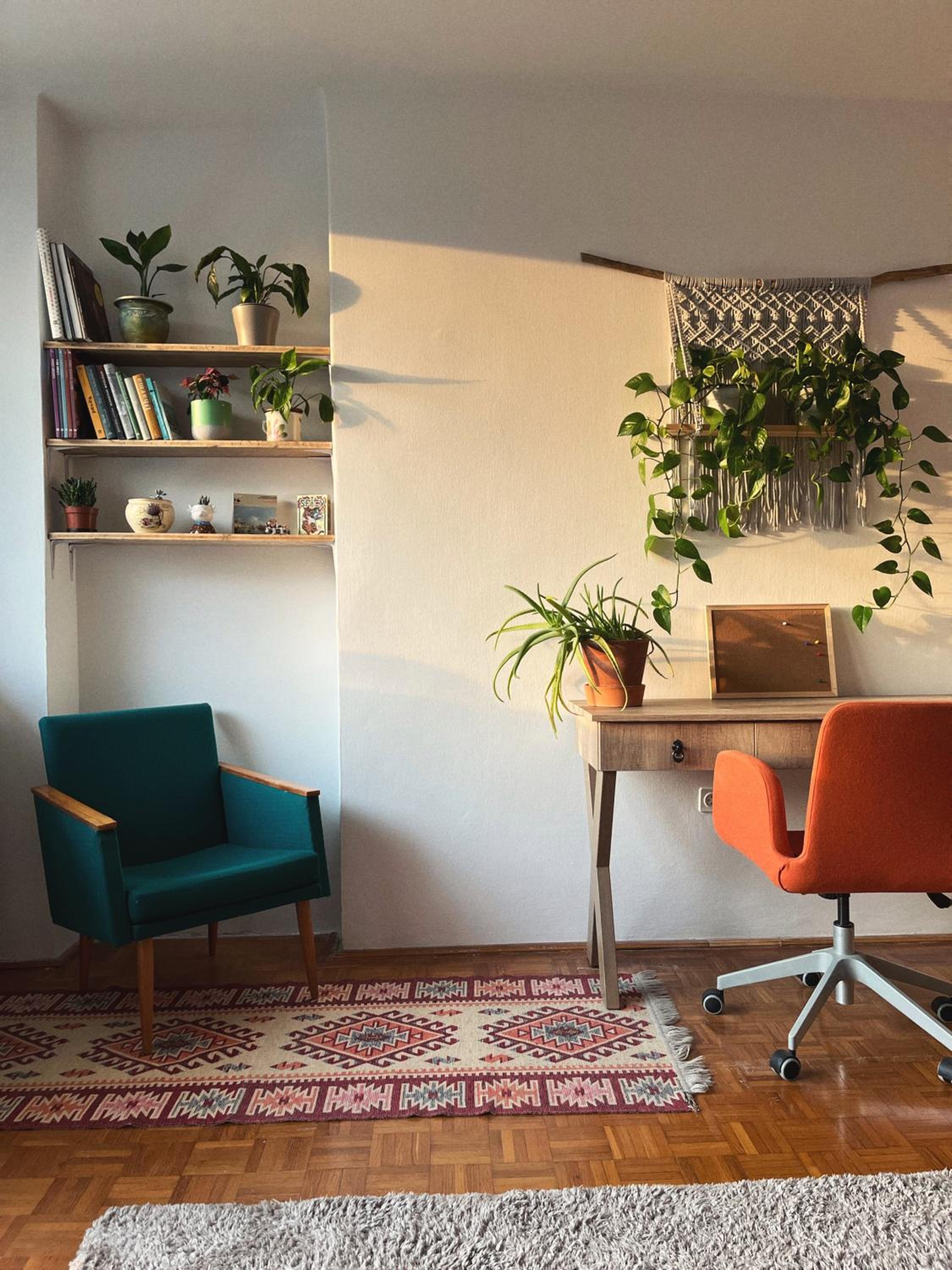 One-Bedroom Apartment - Photo 1