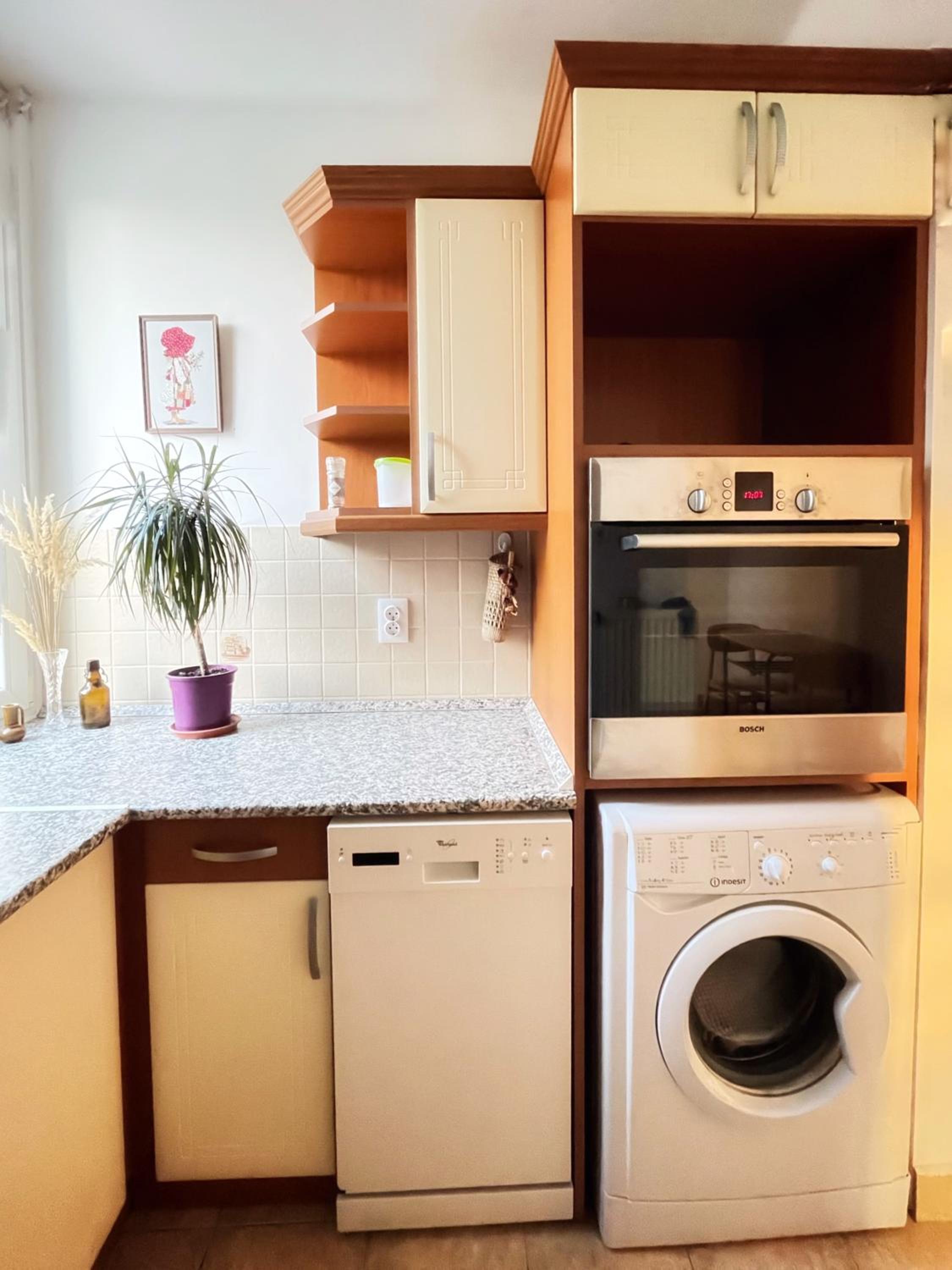 One-Bedroom Apartment - Photo 6