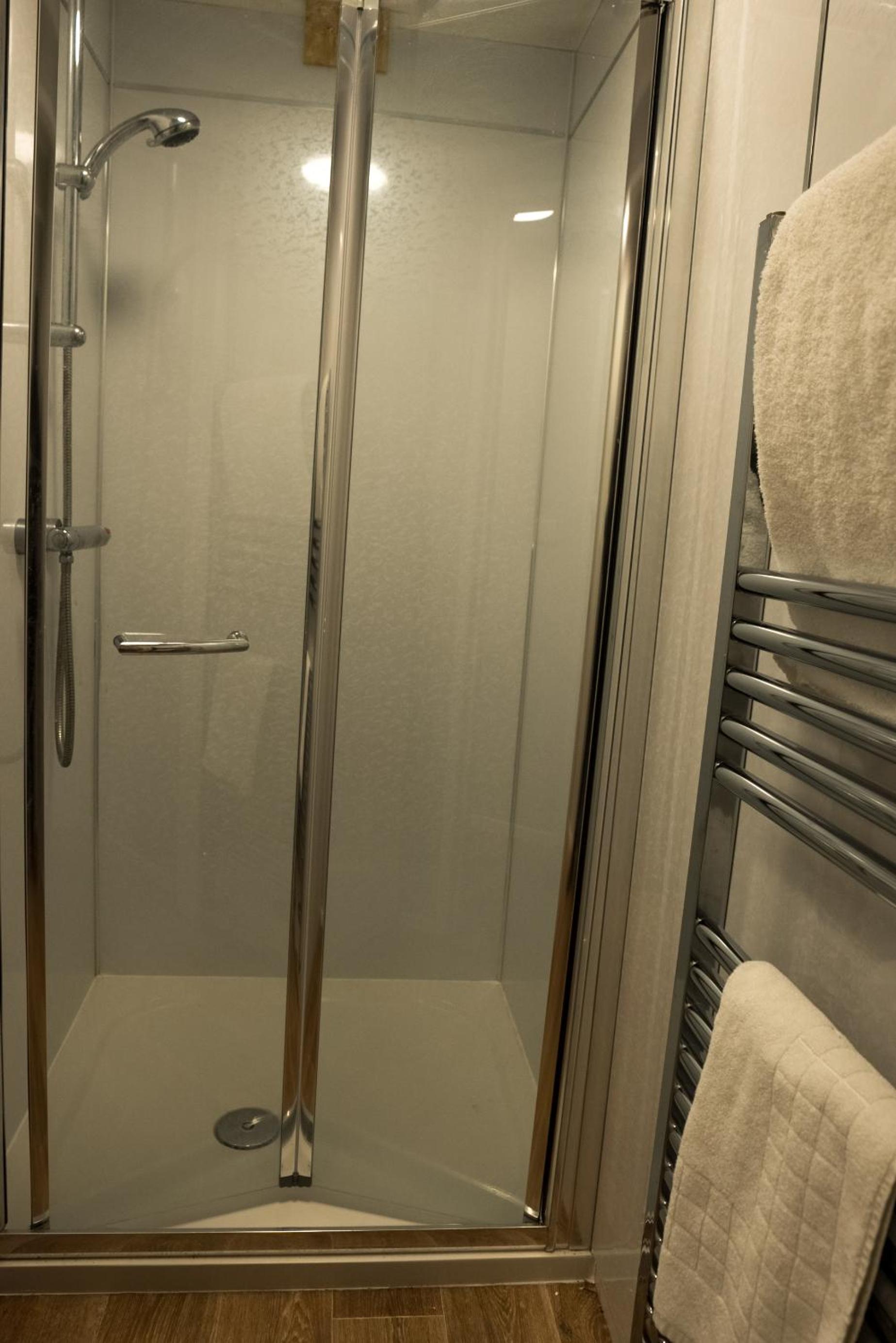 Three-Bedroom Chalet - Photo 23