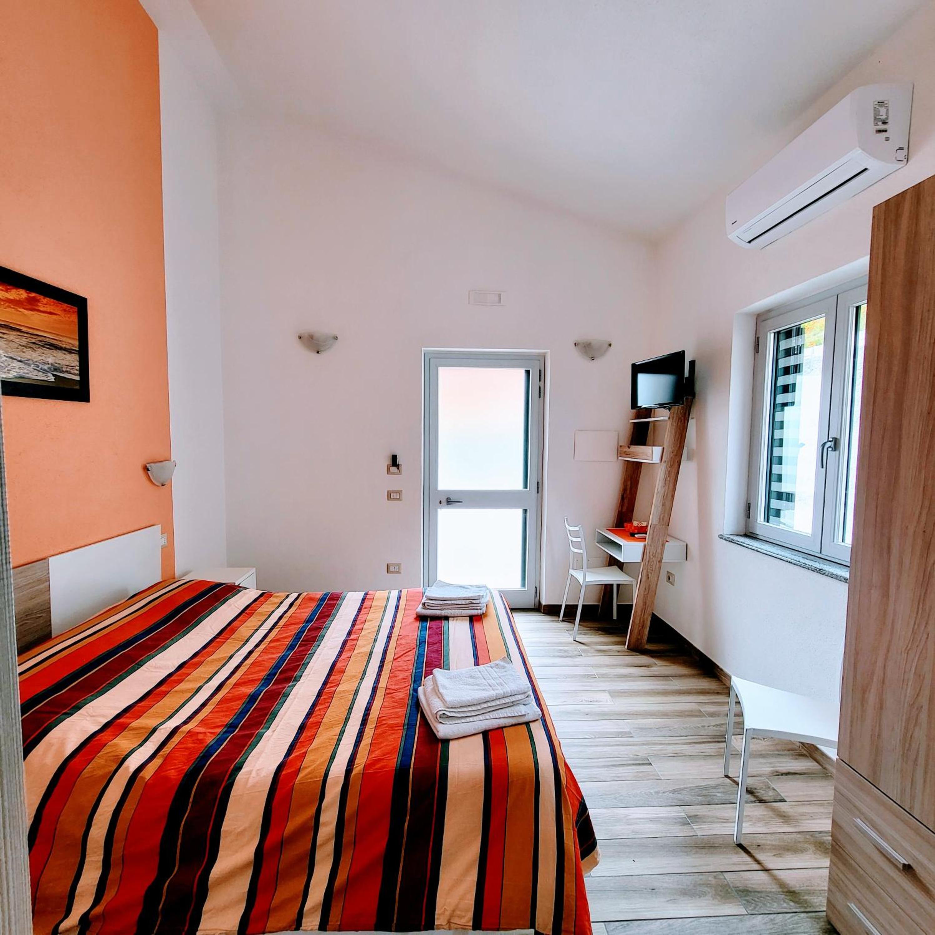 Double Room - Photo 5