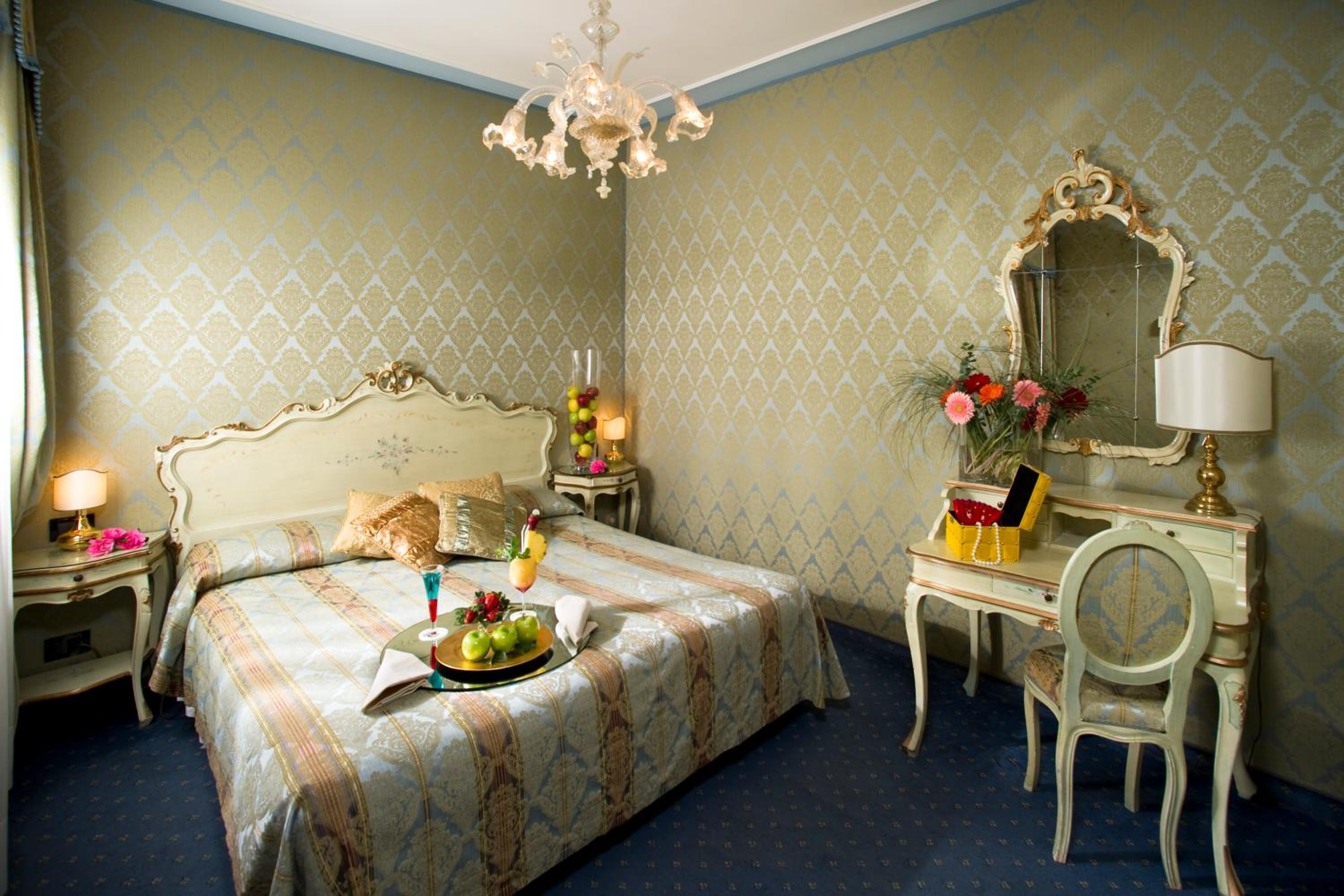 Classic Double or Twin Room - Photo 5
