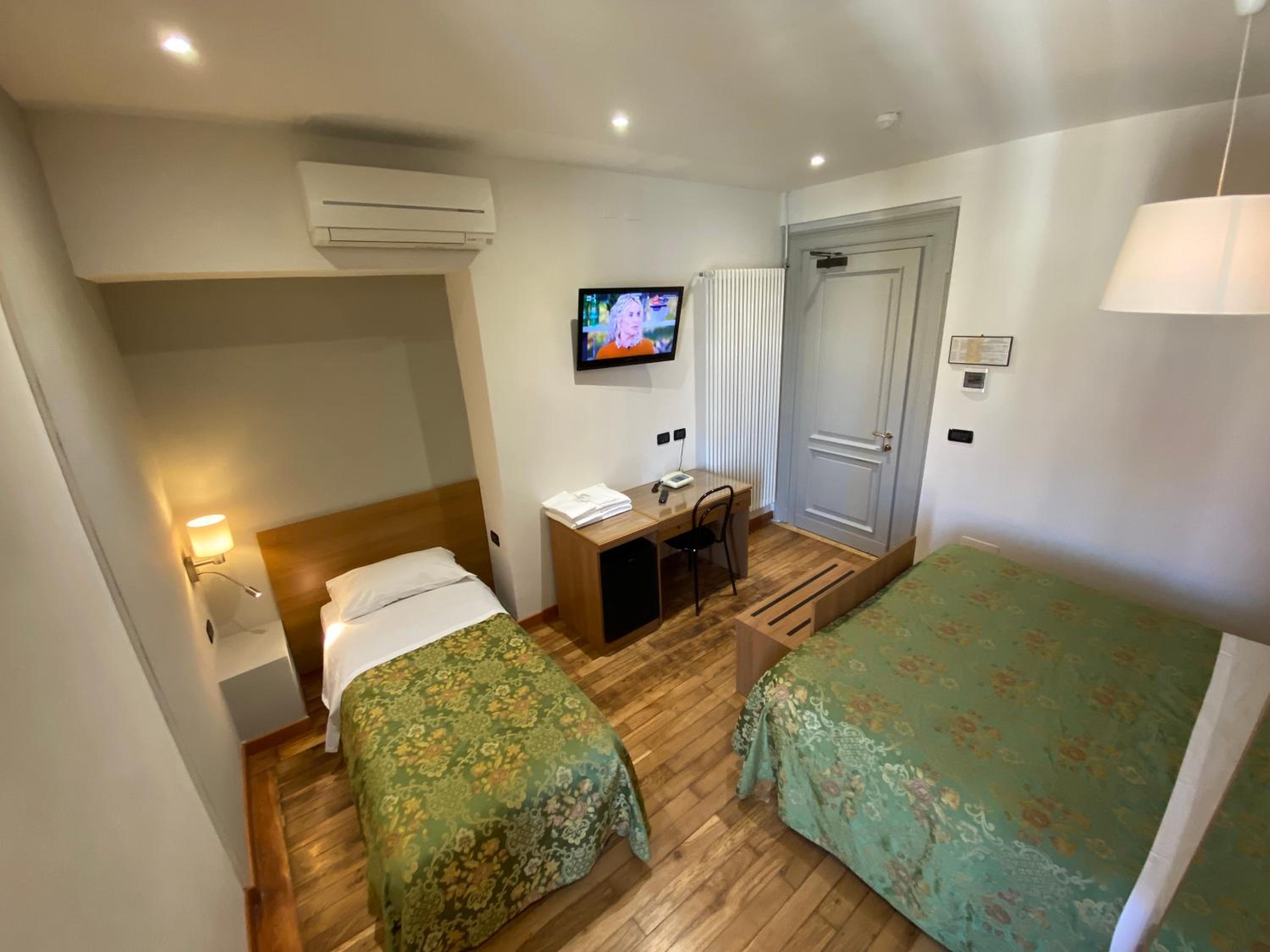 Superior Triple Room - Photo 3