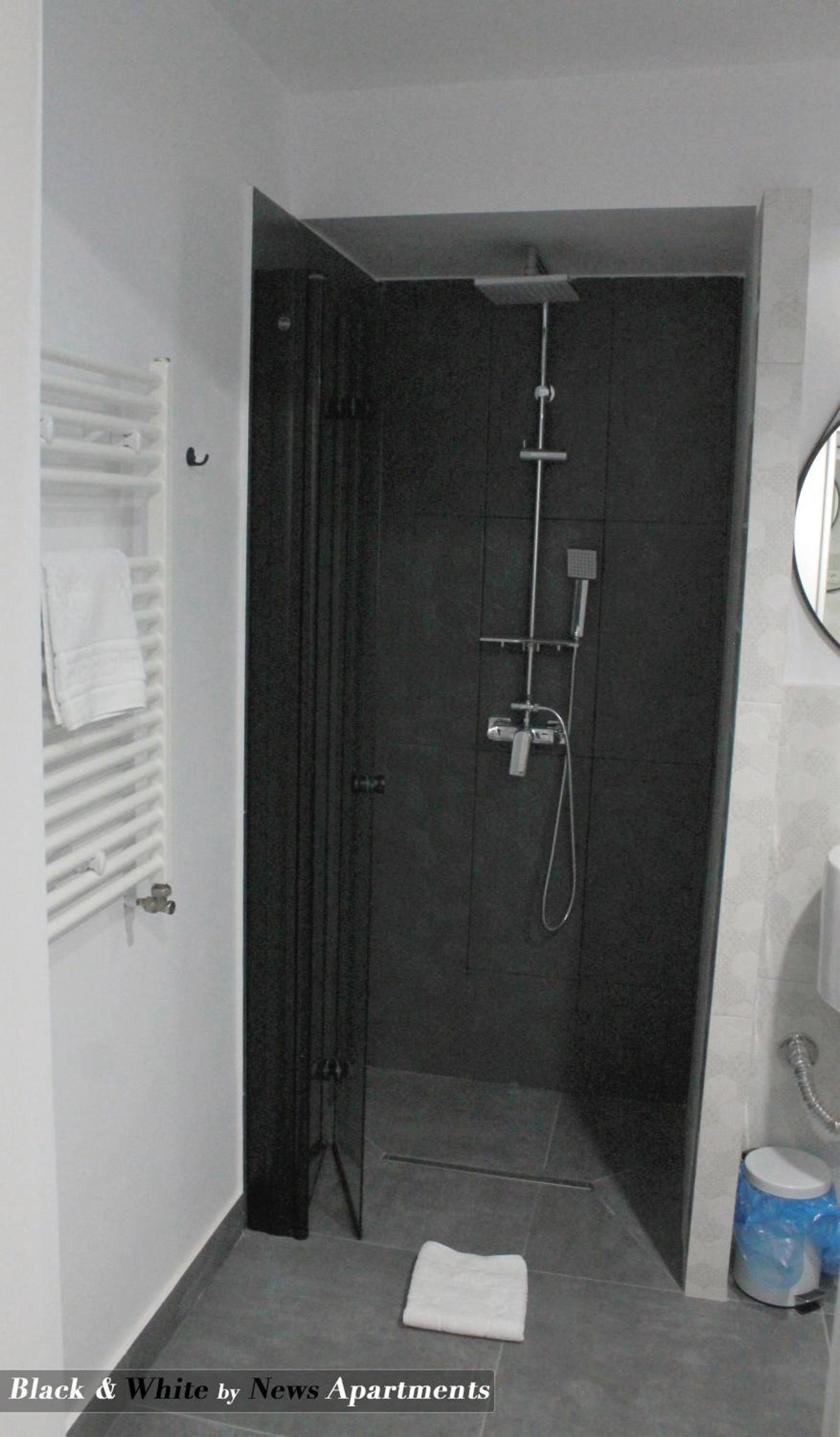 One-Bedroom Apartment - Photo 2