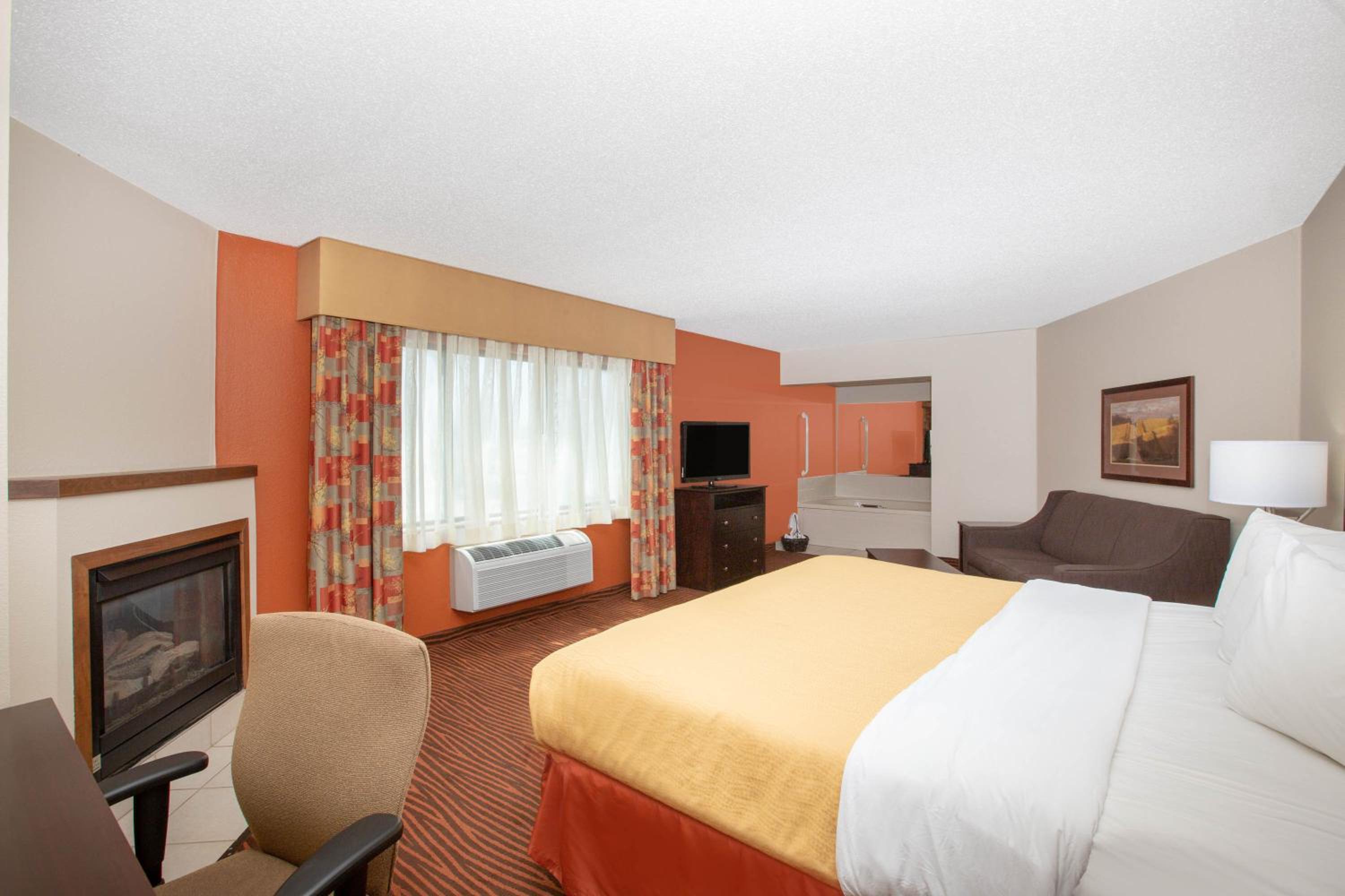 1 King Bed, Honeymoon Studio Suite, Non-Smoking - Photo 4