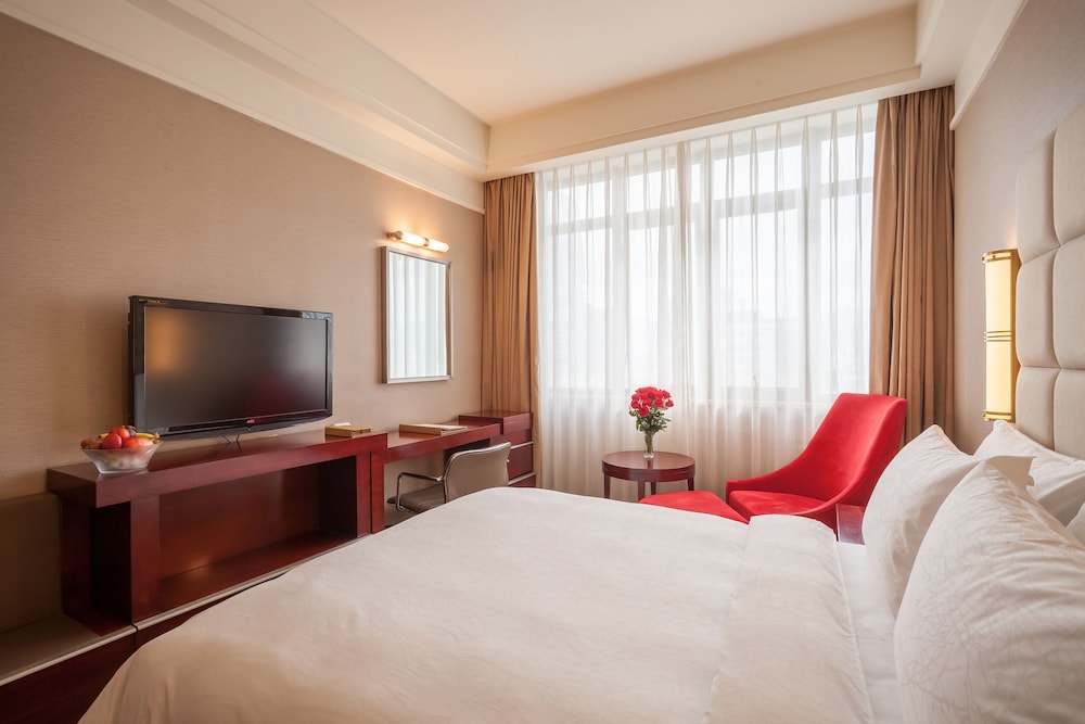 Standard Room, 1 Queen Bed, Non Smoking photo 3