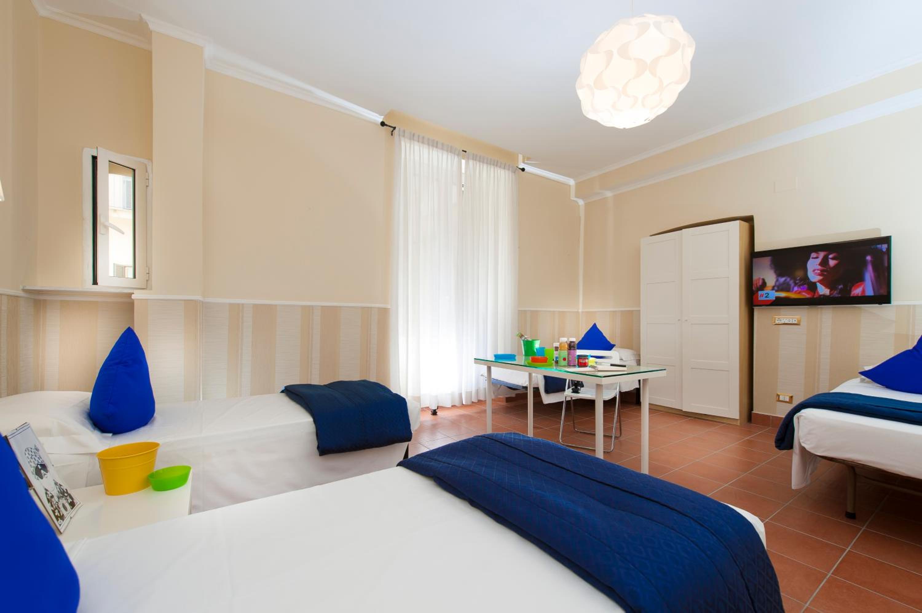 Basic Triple Room with Shared Bathroom photo 2