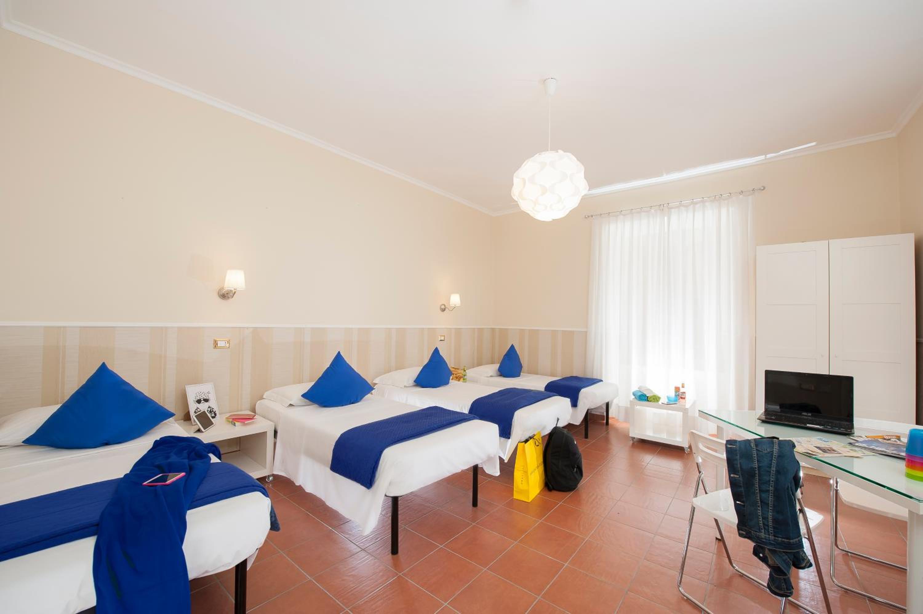Quadruple Room with Shared Bathroom photo 3