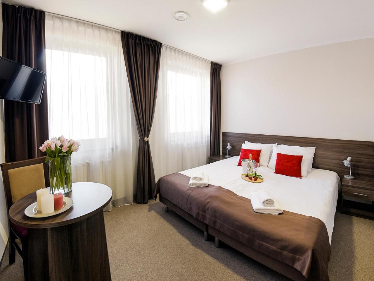 Large Double Room photo 1