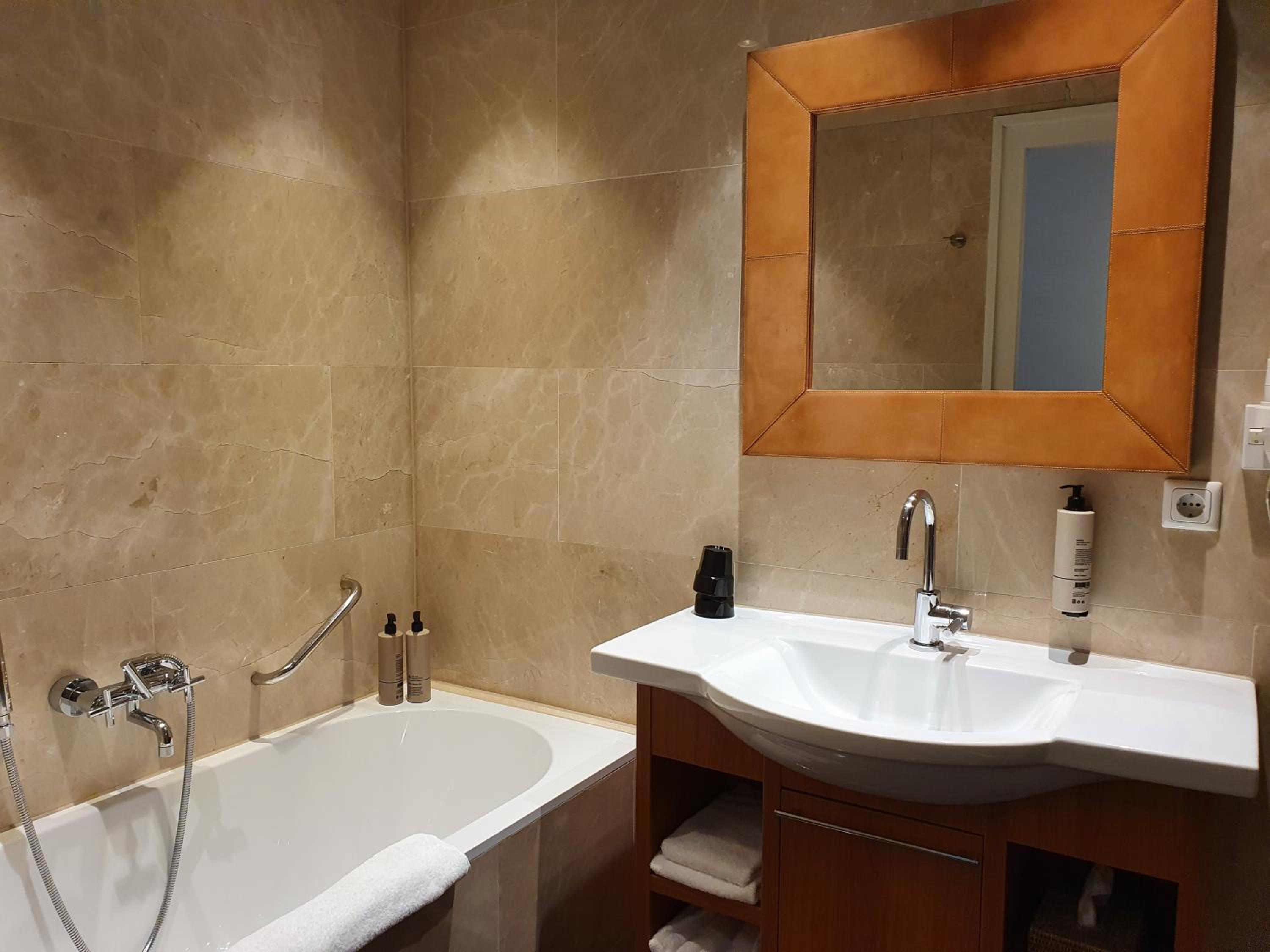 Superior Room - Photo 11