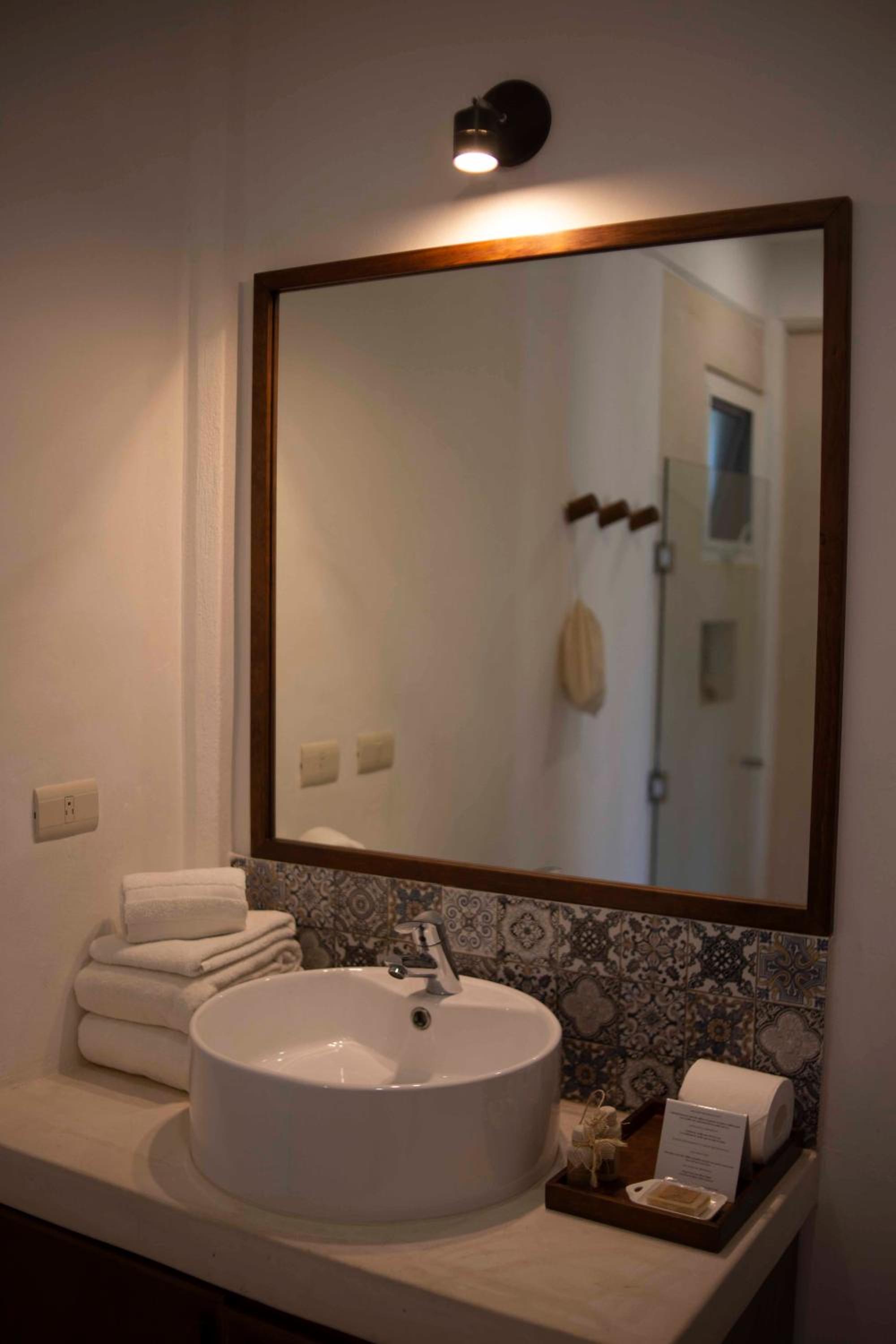 Triple Room with Balcony - Photo 25