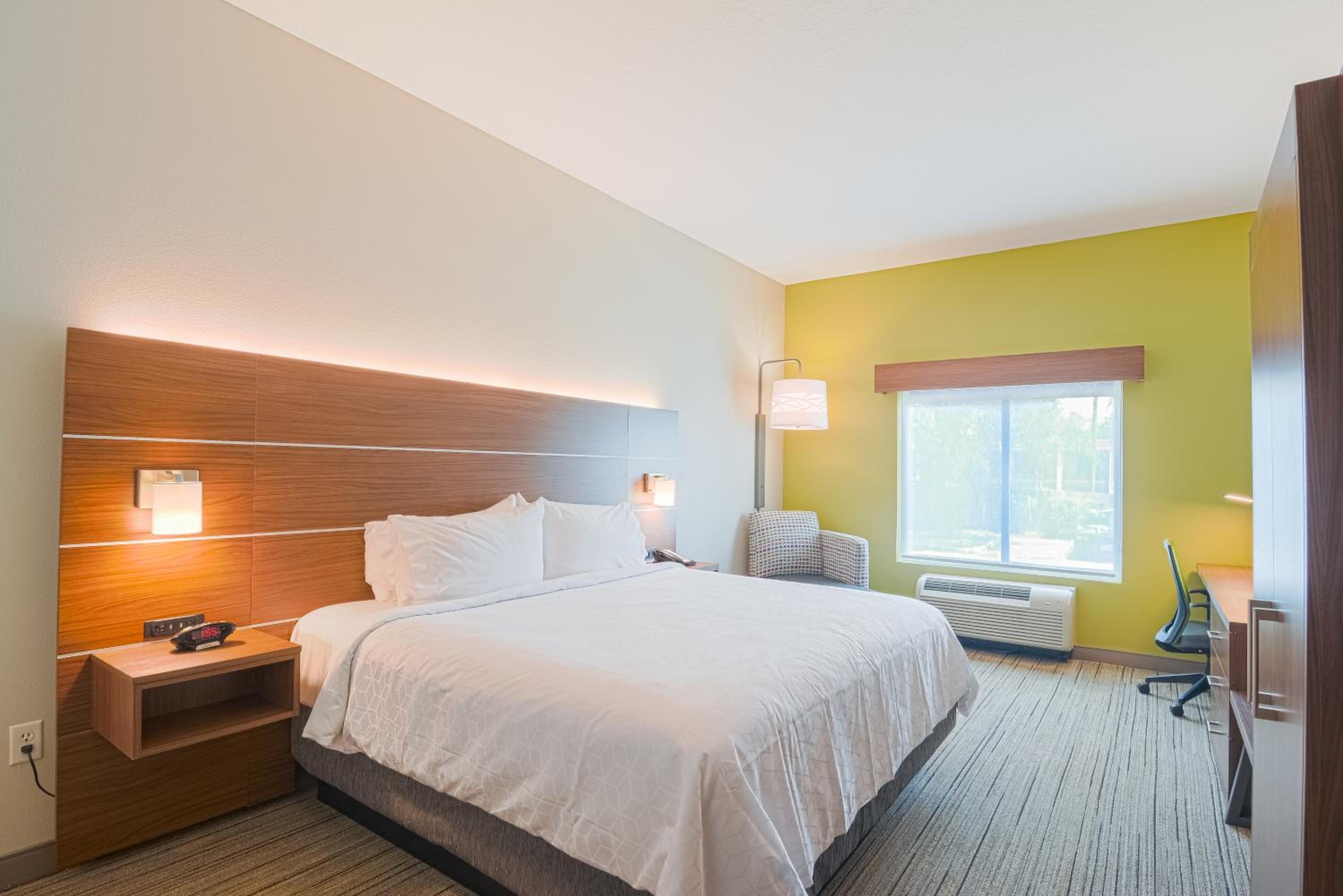 Standard King Room - Photo 1