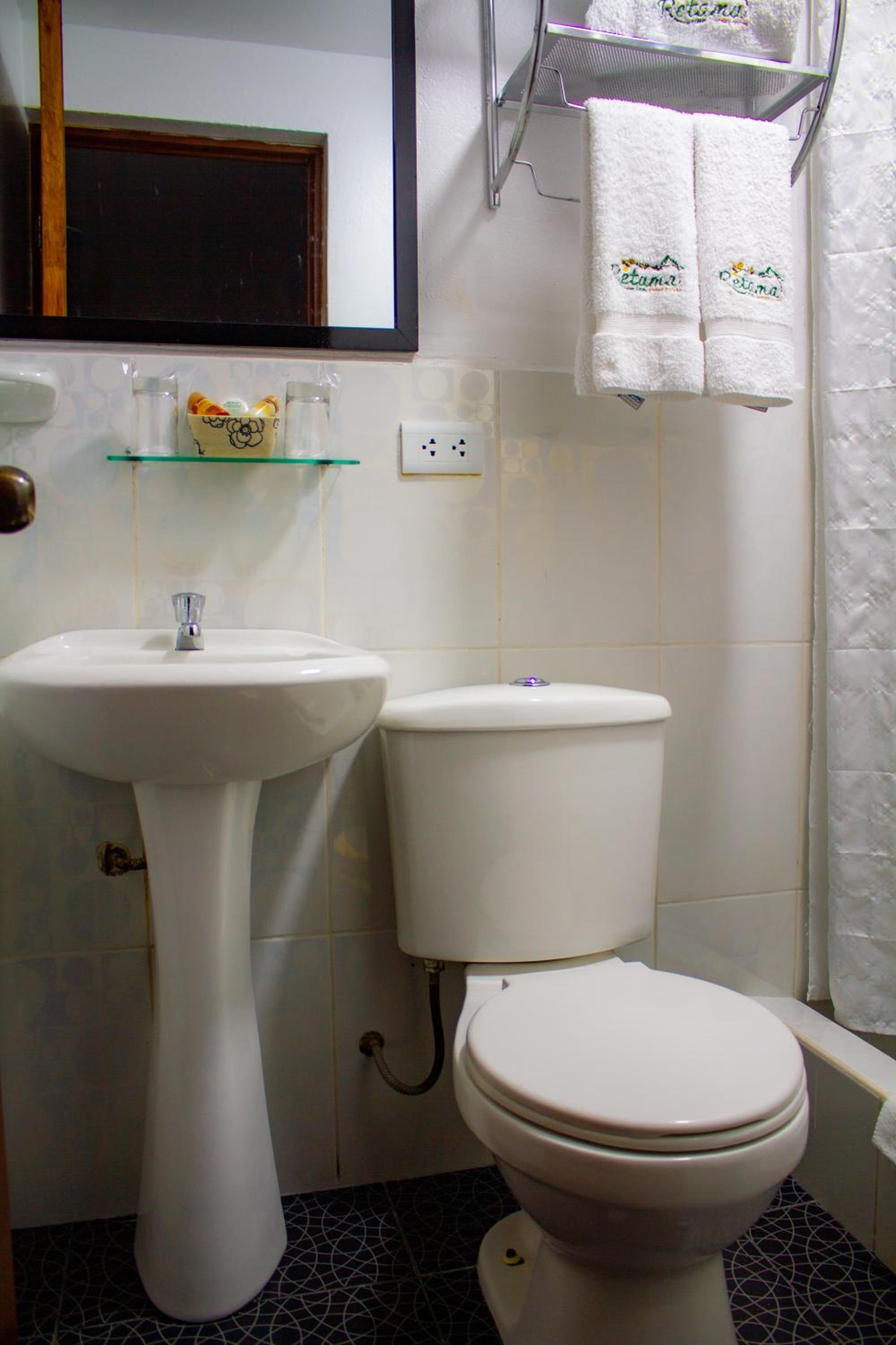 Double Room with Private Bathroom - Photo 28