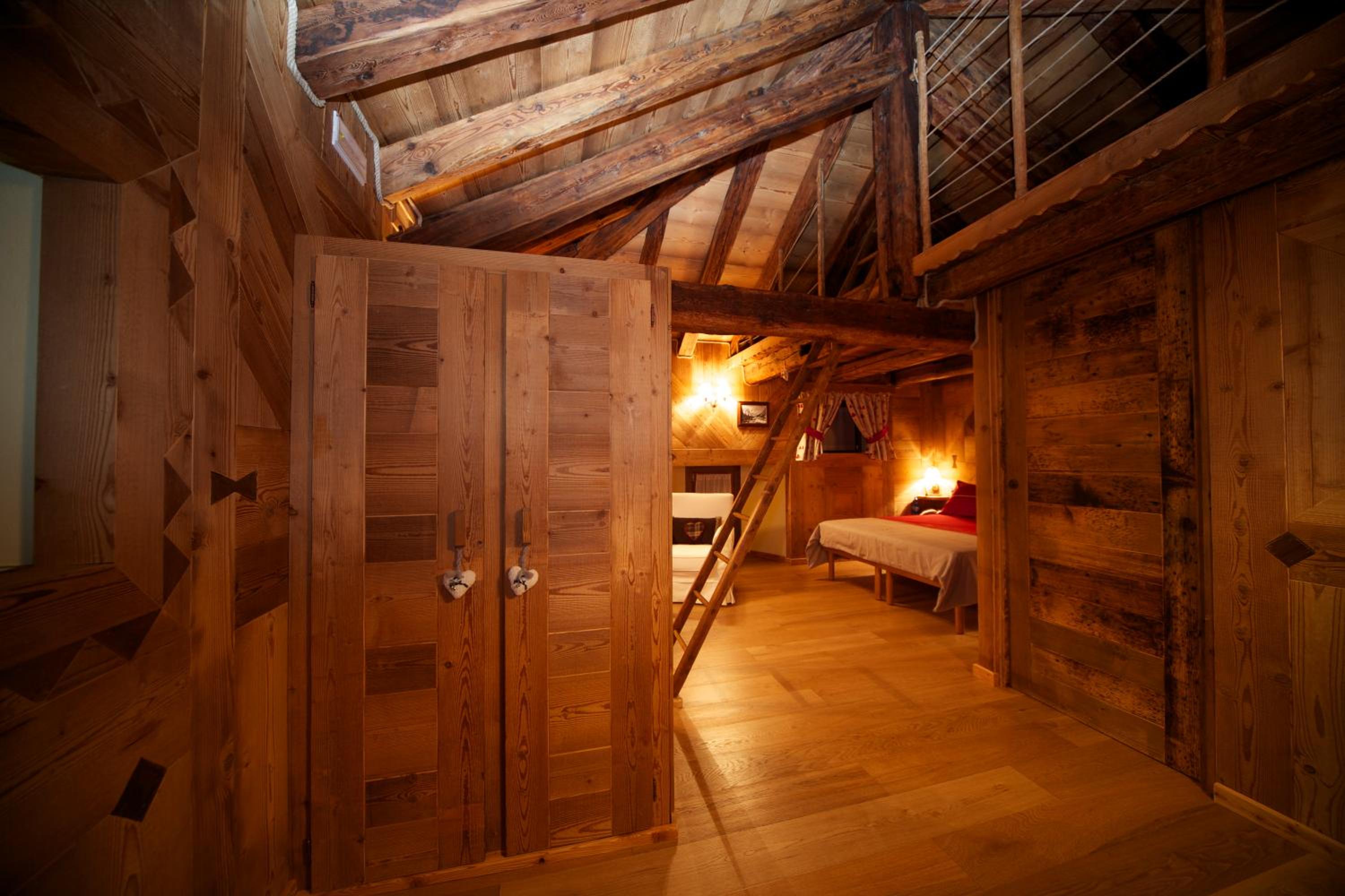 Large Double Room - Photo 5