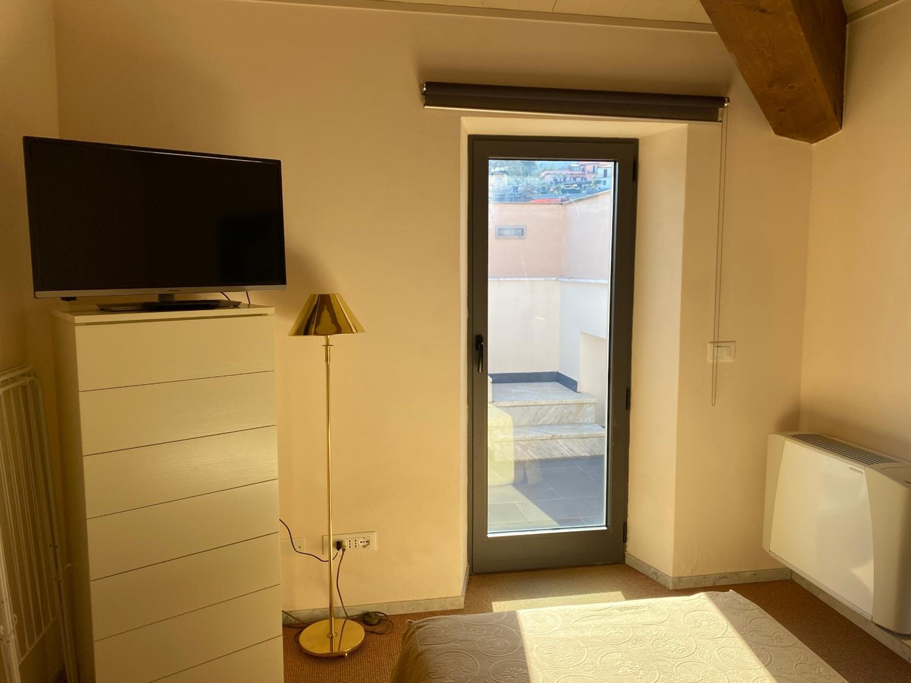 One-Bedroom Apartment with Sea View - Split Level photo 1