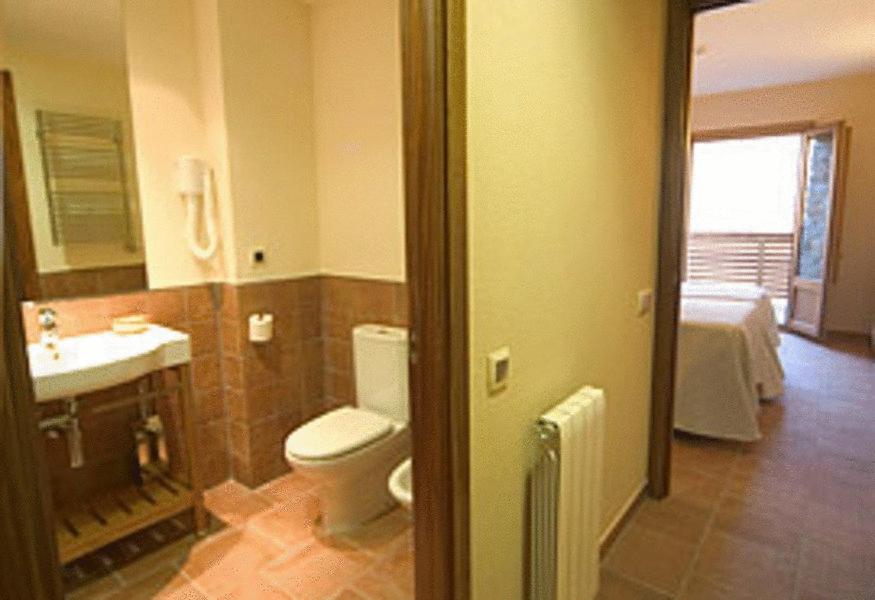 Twin Room - Photo 8