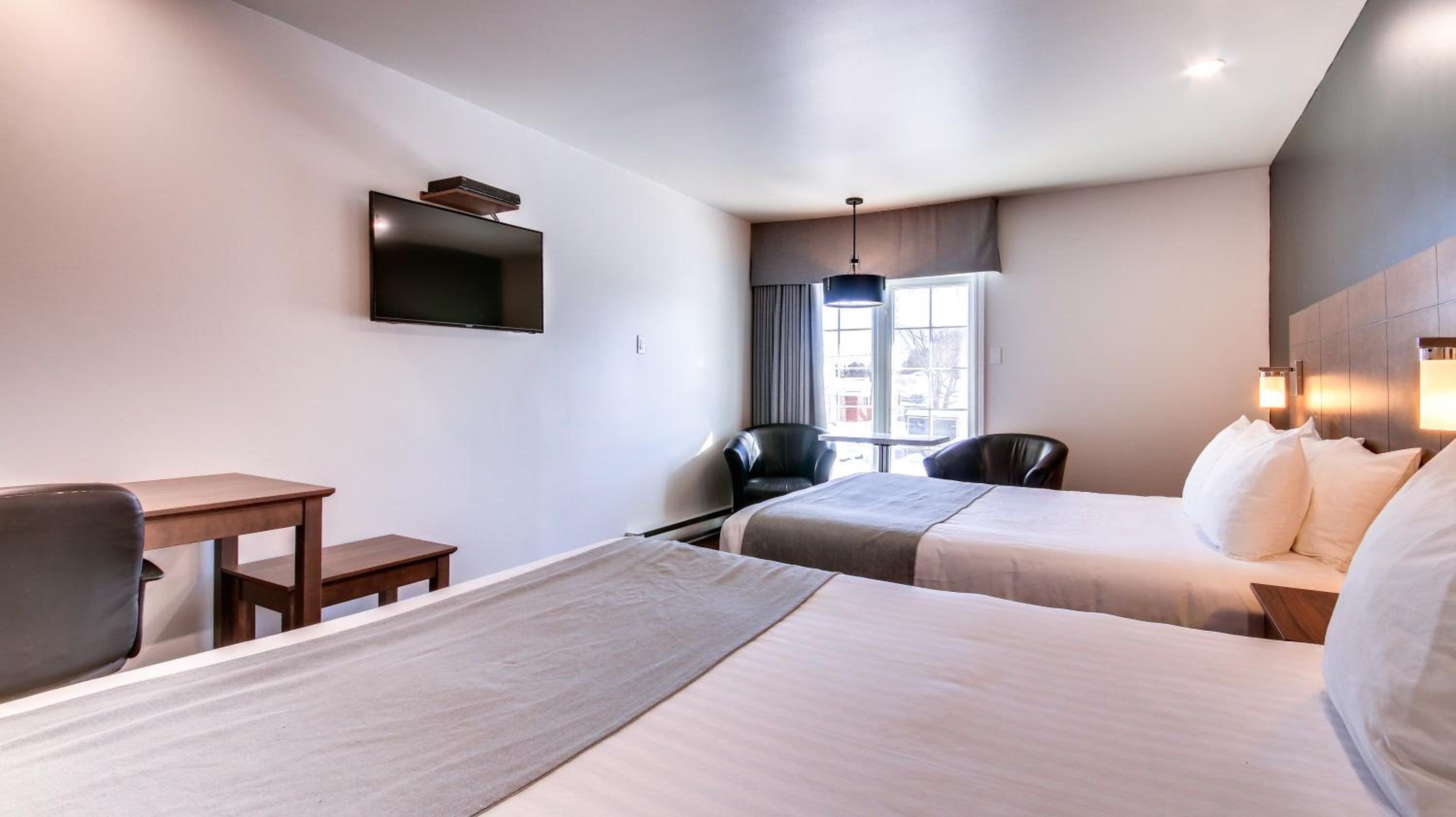 Queen Room with Two Queen Beds photo 1