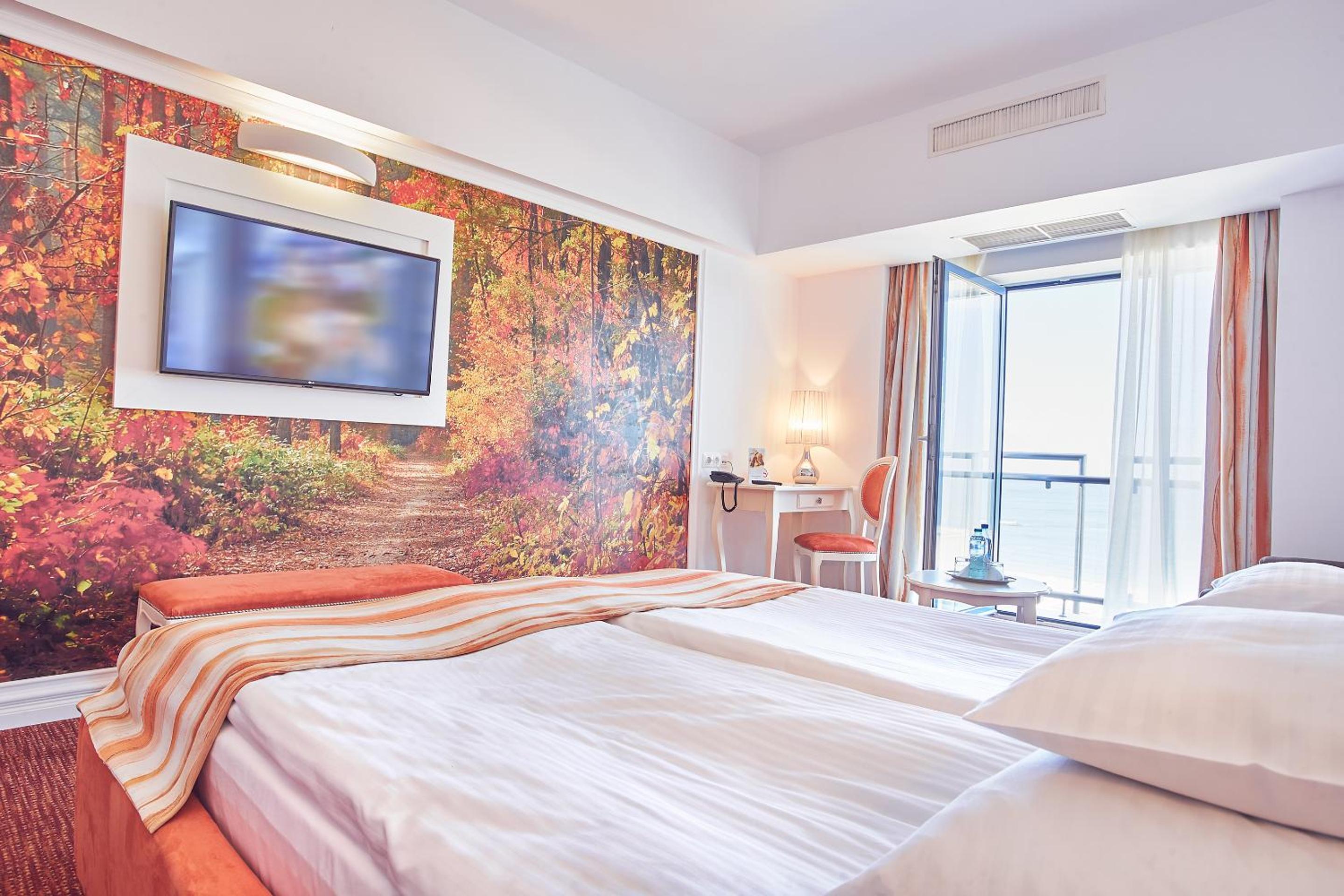 Deluxe Double Room with Sofa, Sea View - Photo 2