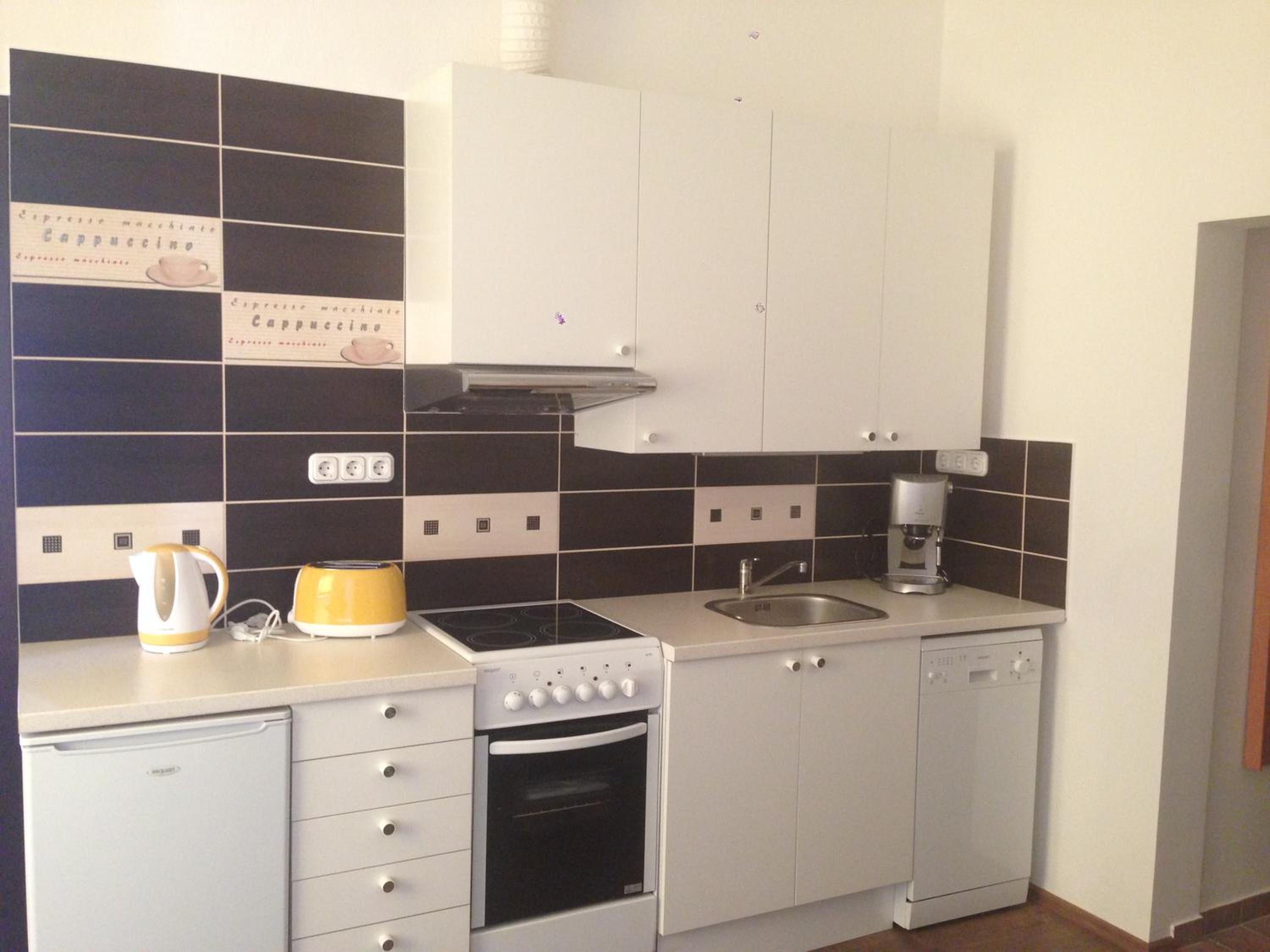 Standard One-Bedroom Apartment - Photo 3