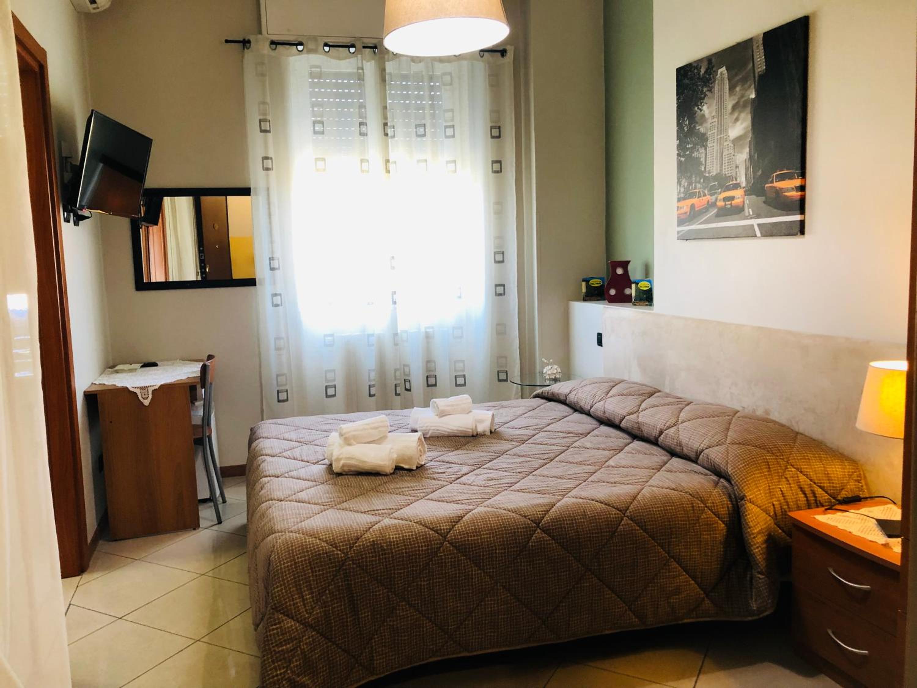 Double Room - Photo 7