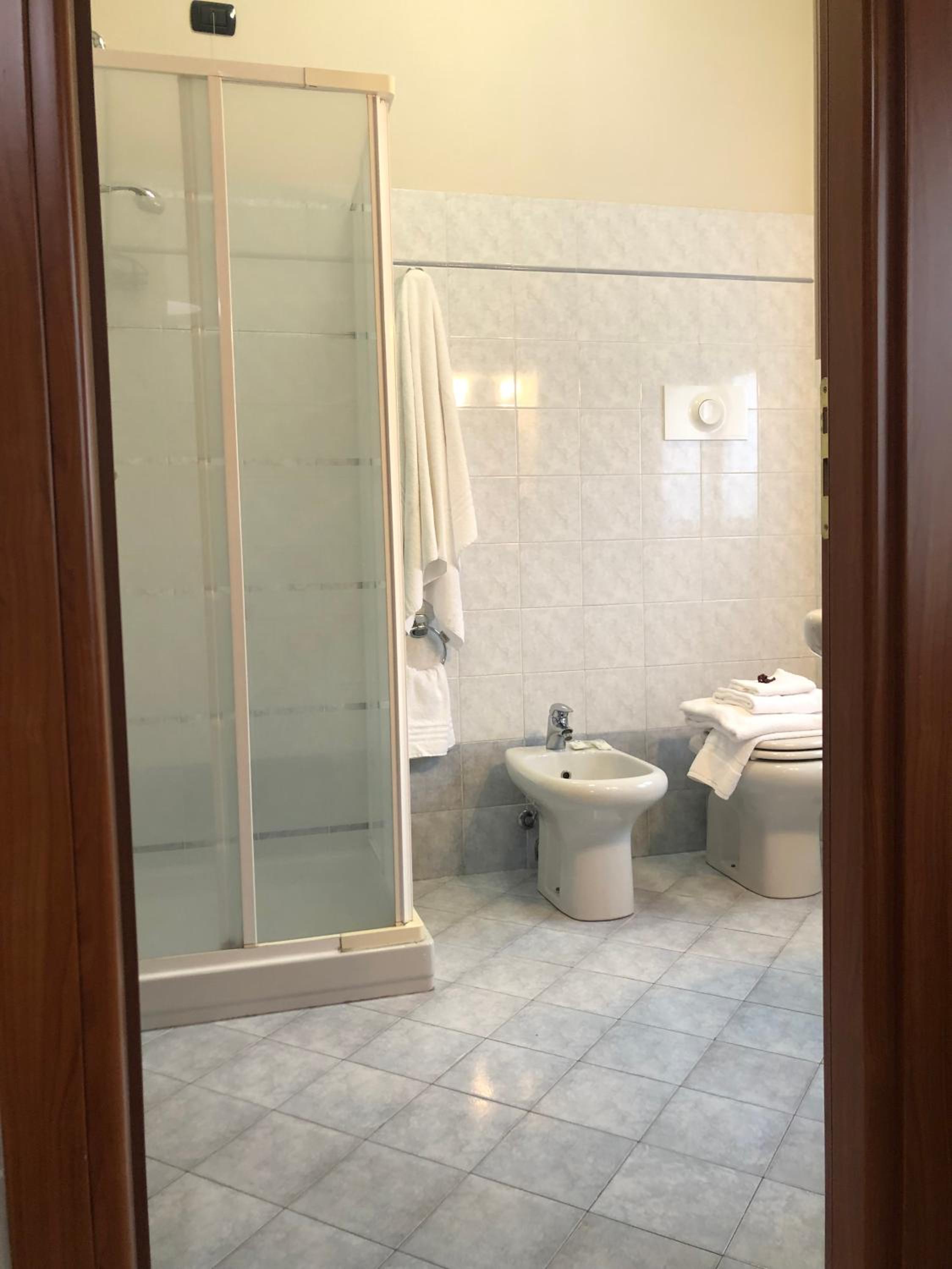 Double Room - Photo 10