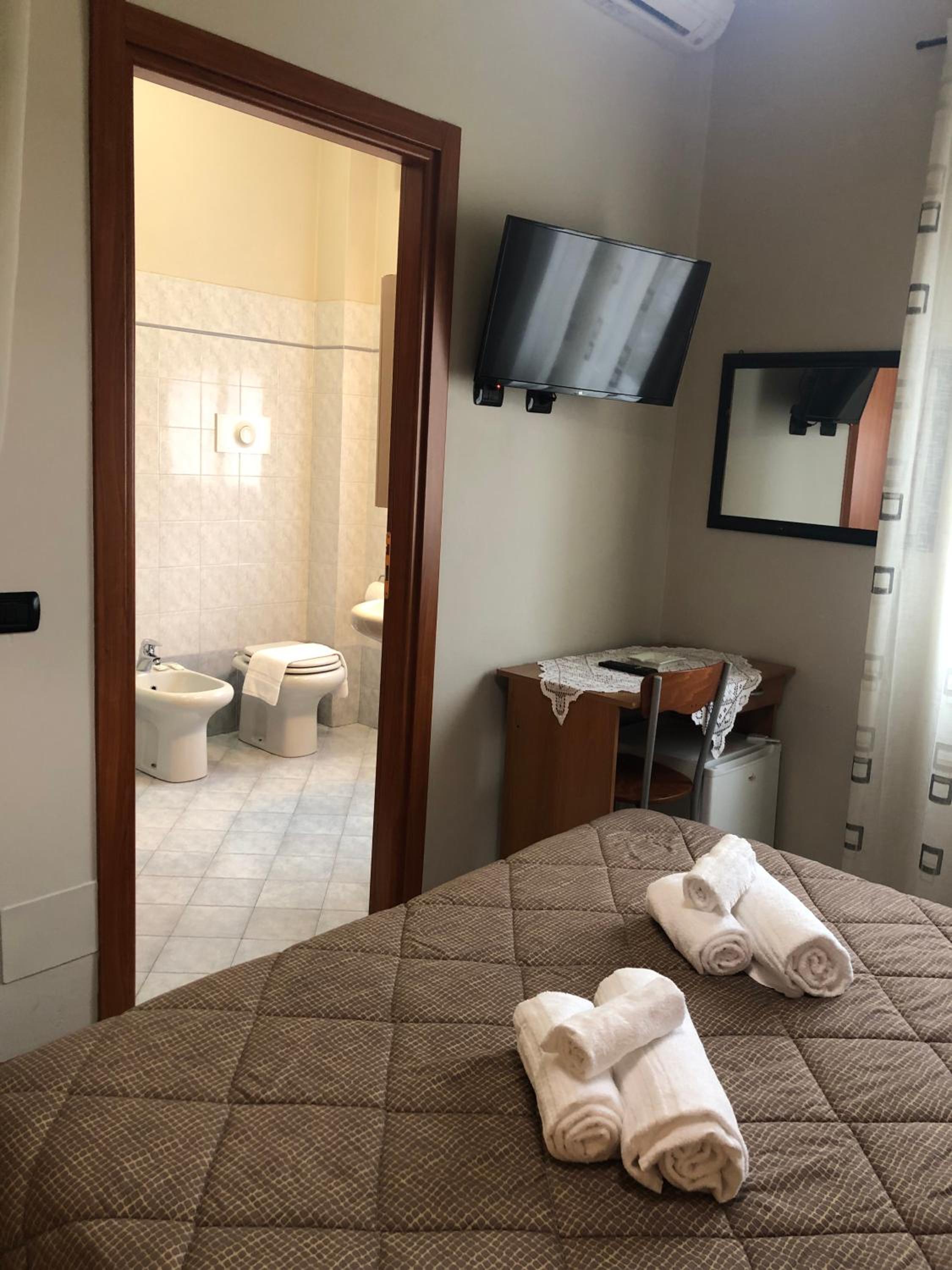 Double Room - Photo 4