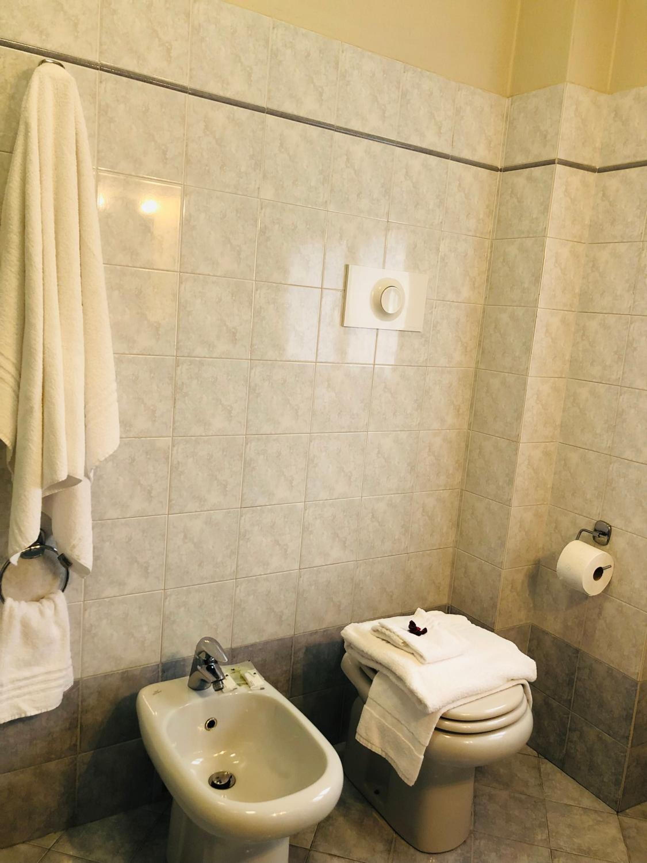 Double Room - Photo 14