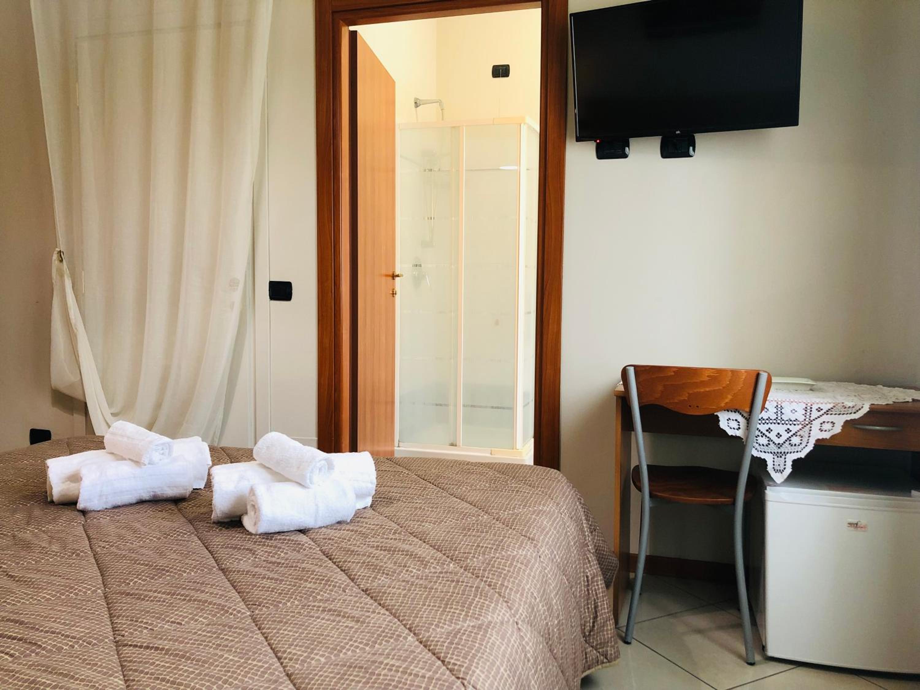 Double Room - Photo 8