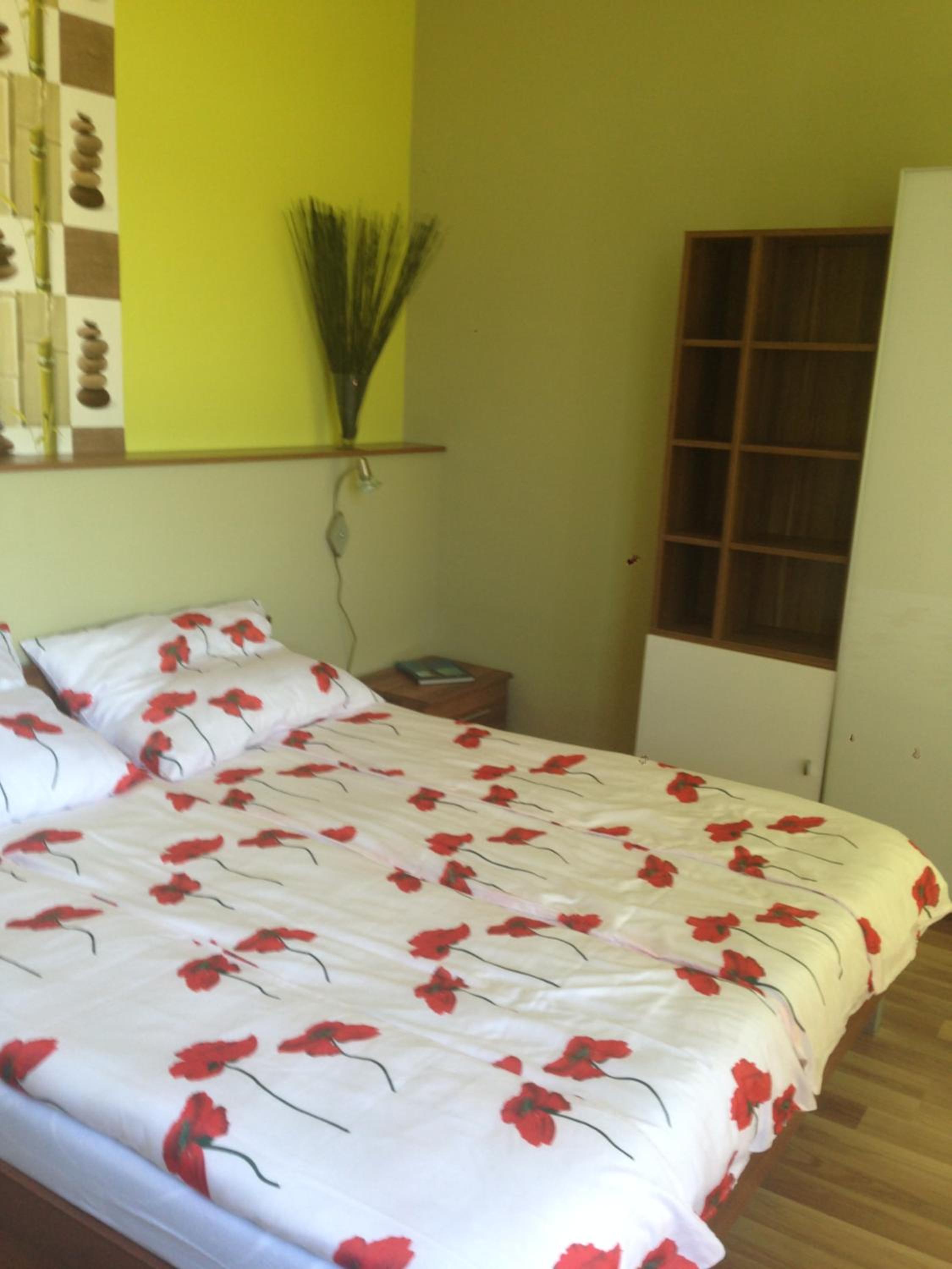 Superior One-Bedroom Apartment - Photo 3