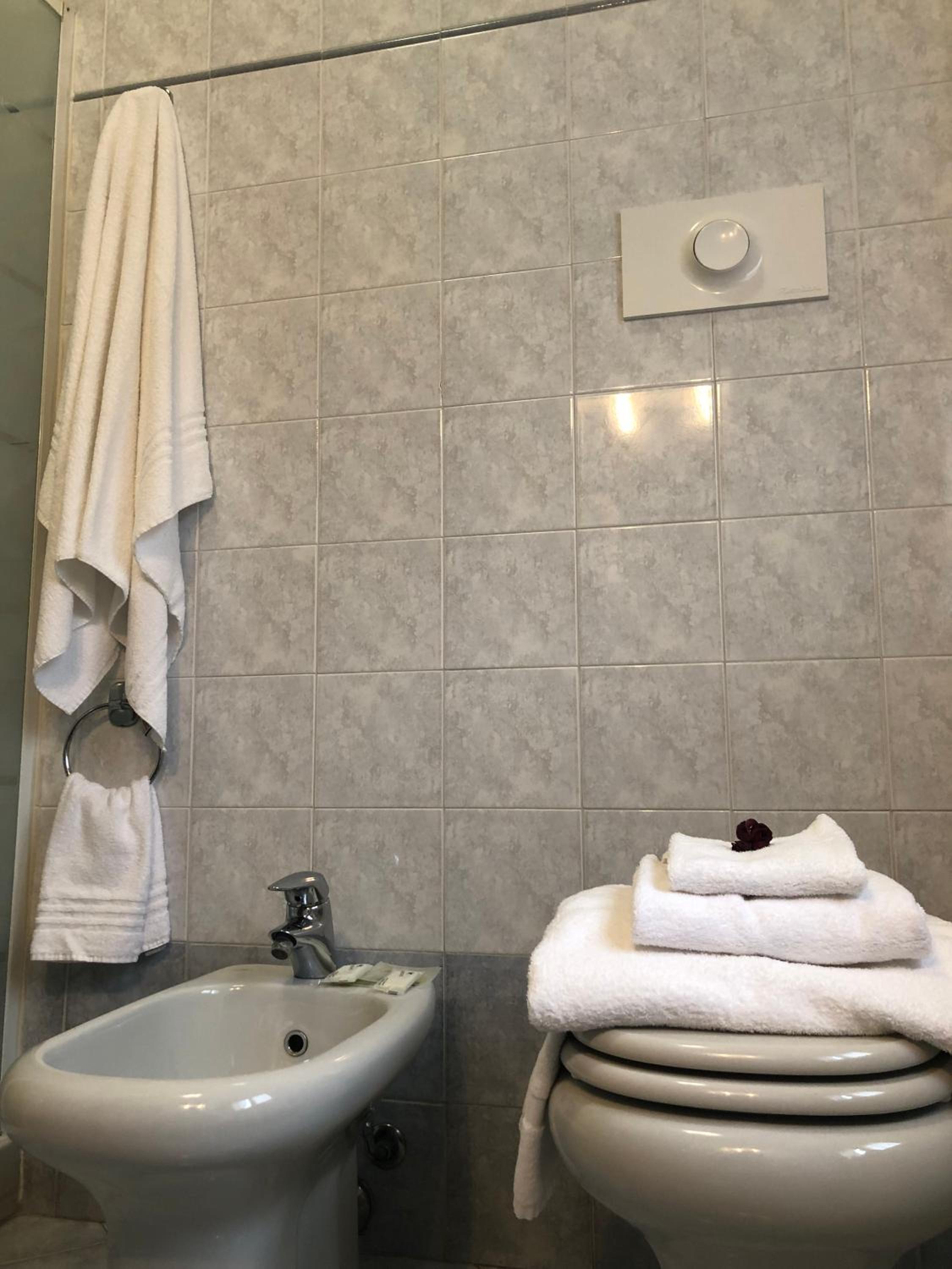 Double Room - Photo 11